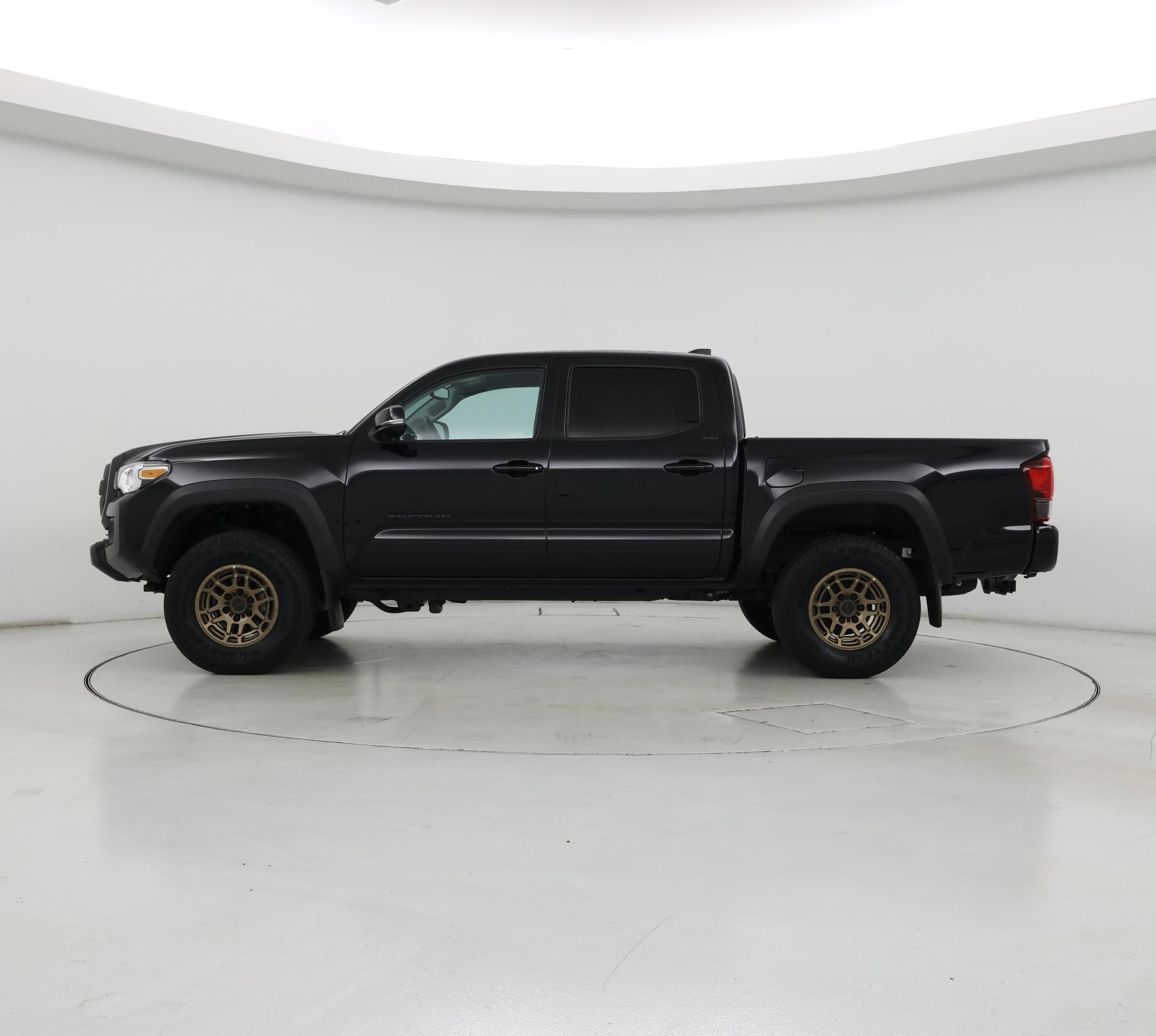 Thumbnail: 2023 Toyota Tacoma - 3