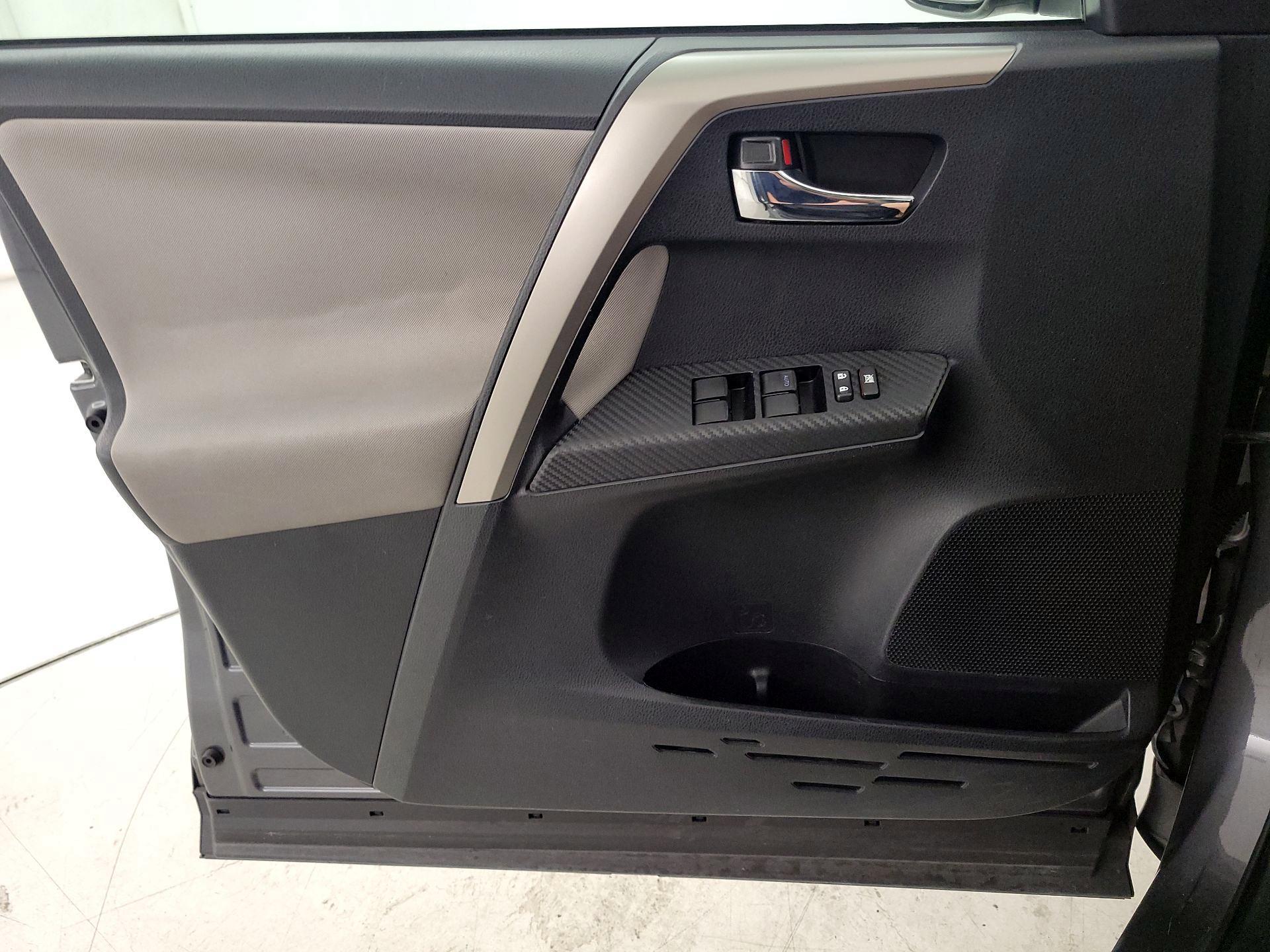 Thumbnail: 2015 Toyota RAV4 - 12