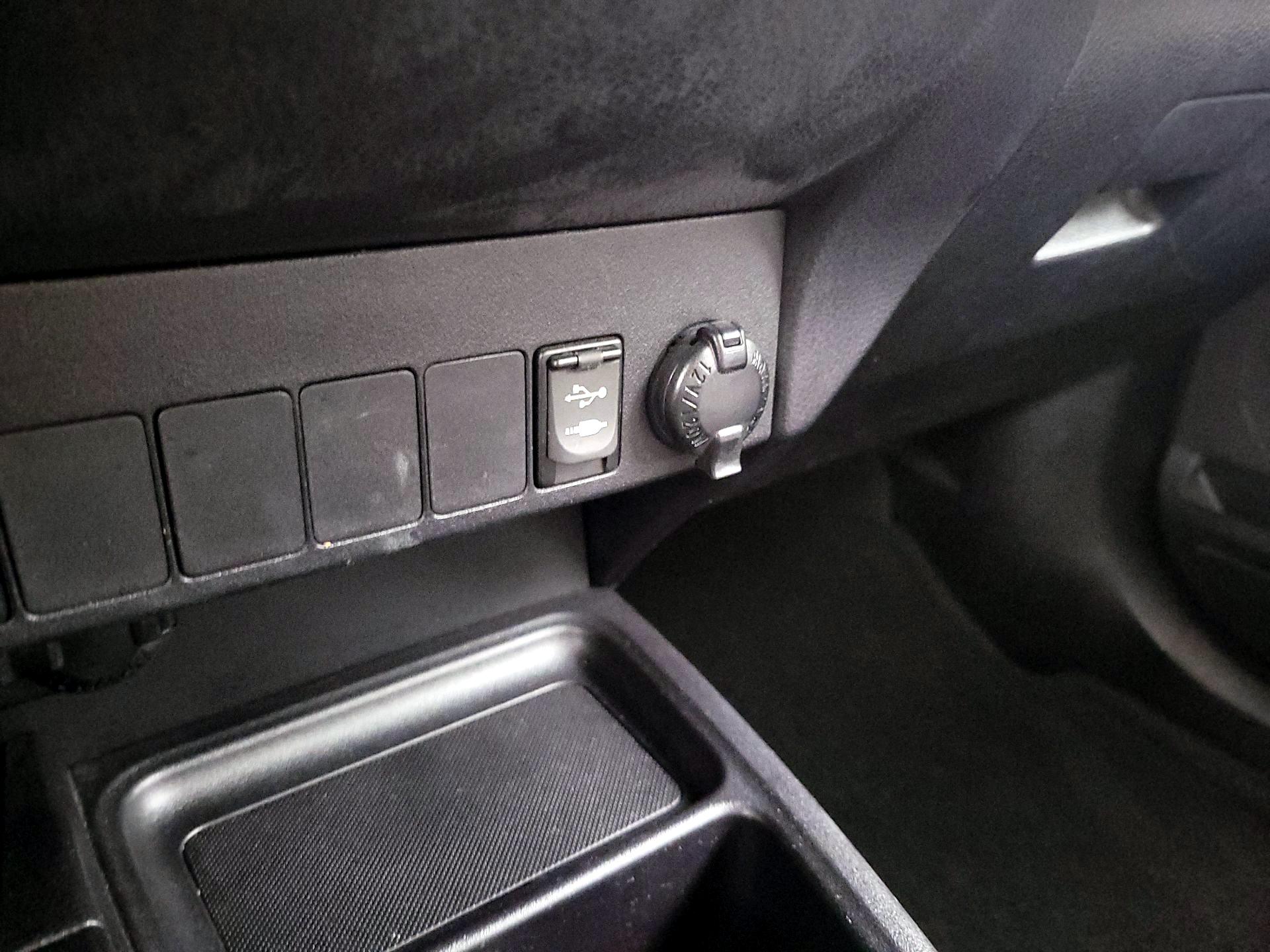 Thumbnail: 2015 Toyota RAV4 - 18