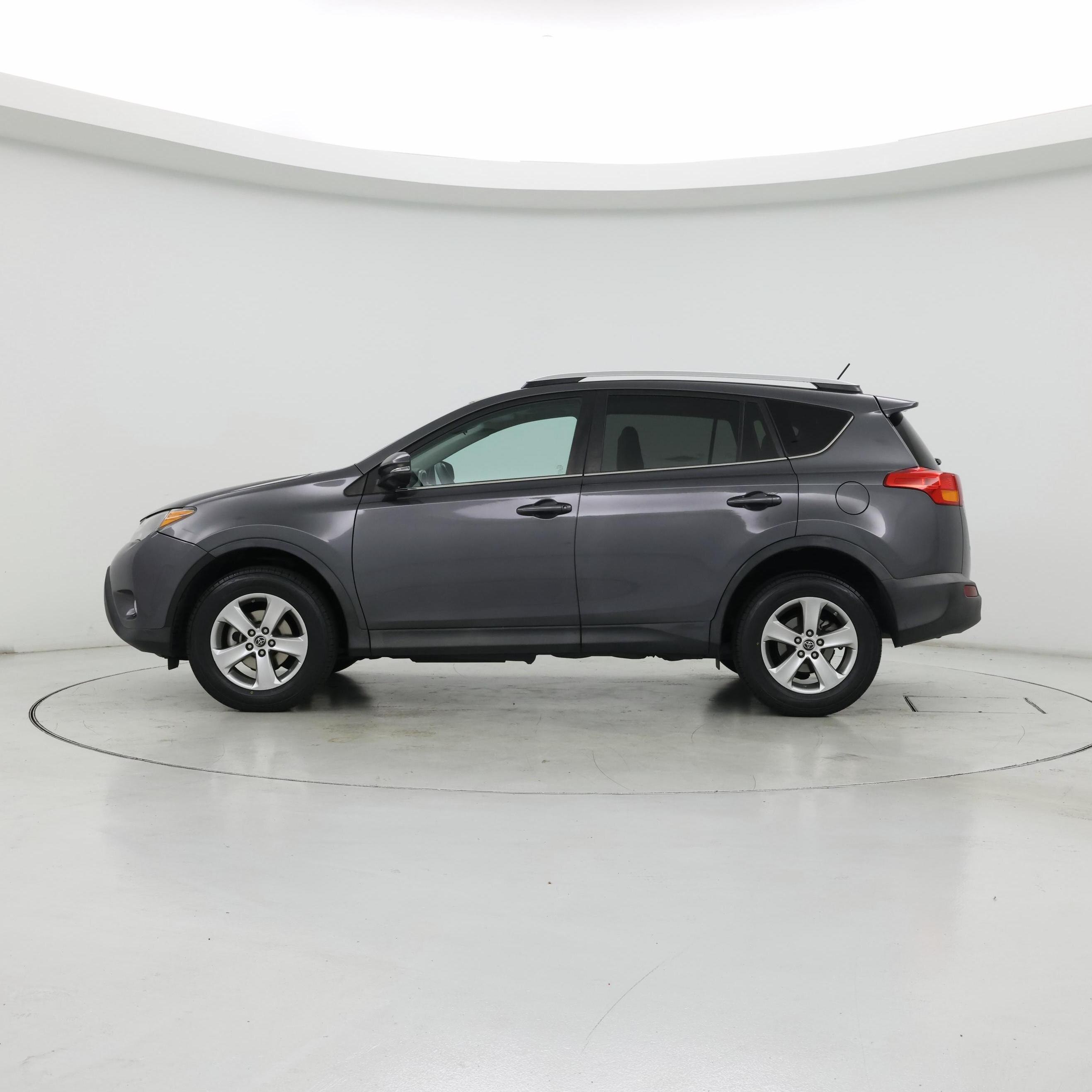Thumbnail: 2015 Toyota RAV4 - 3