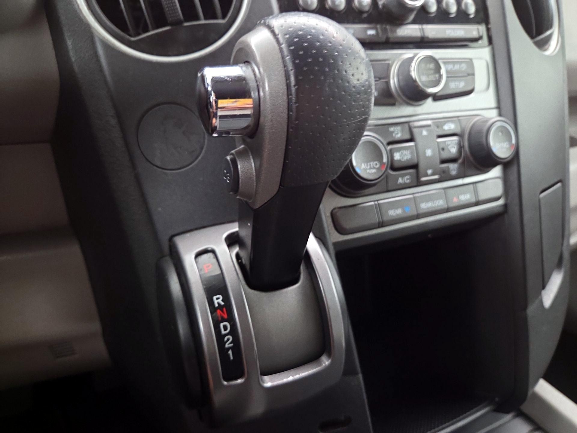 Thumbnail: 2015 Honda Pilot - 17