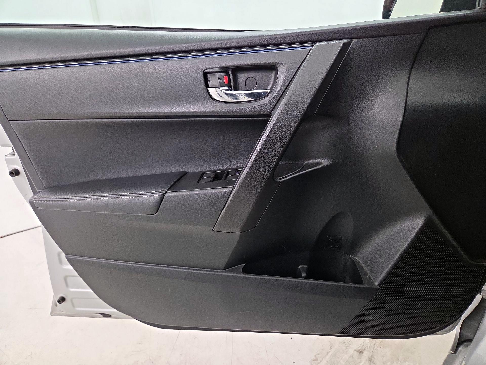 Thumbnail: 2018 Toyota Corolla - 12