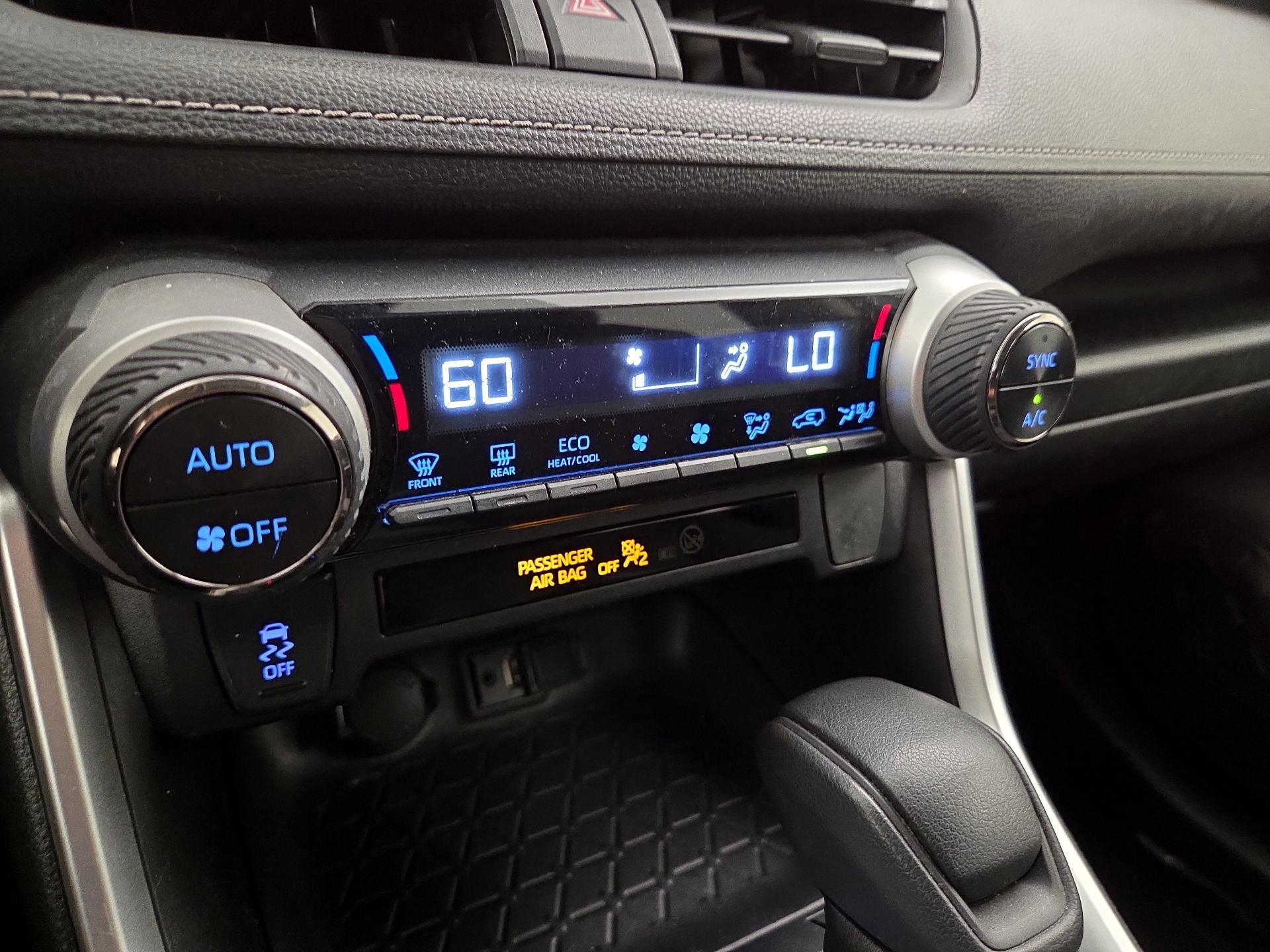 Thumbnail: 2019 Toyota RAV4 - 16