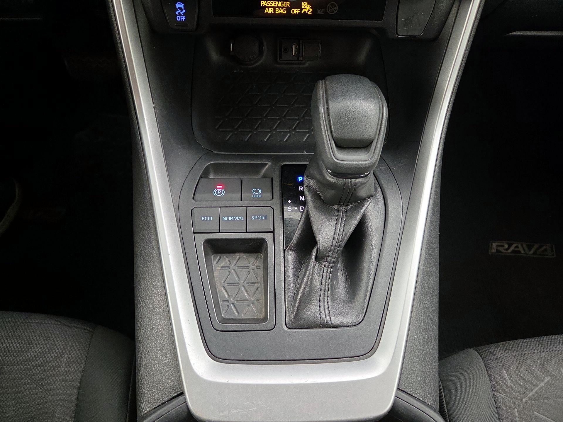 Thumbnail: 2019 Toyota RAV4 - 17