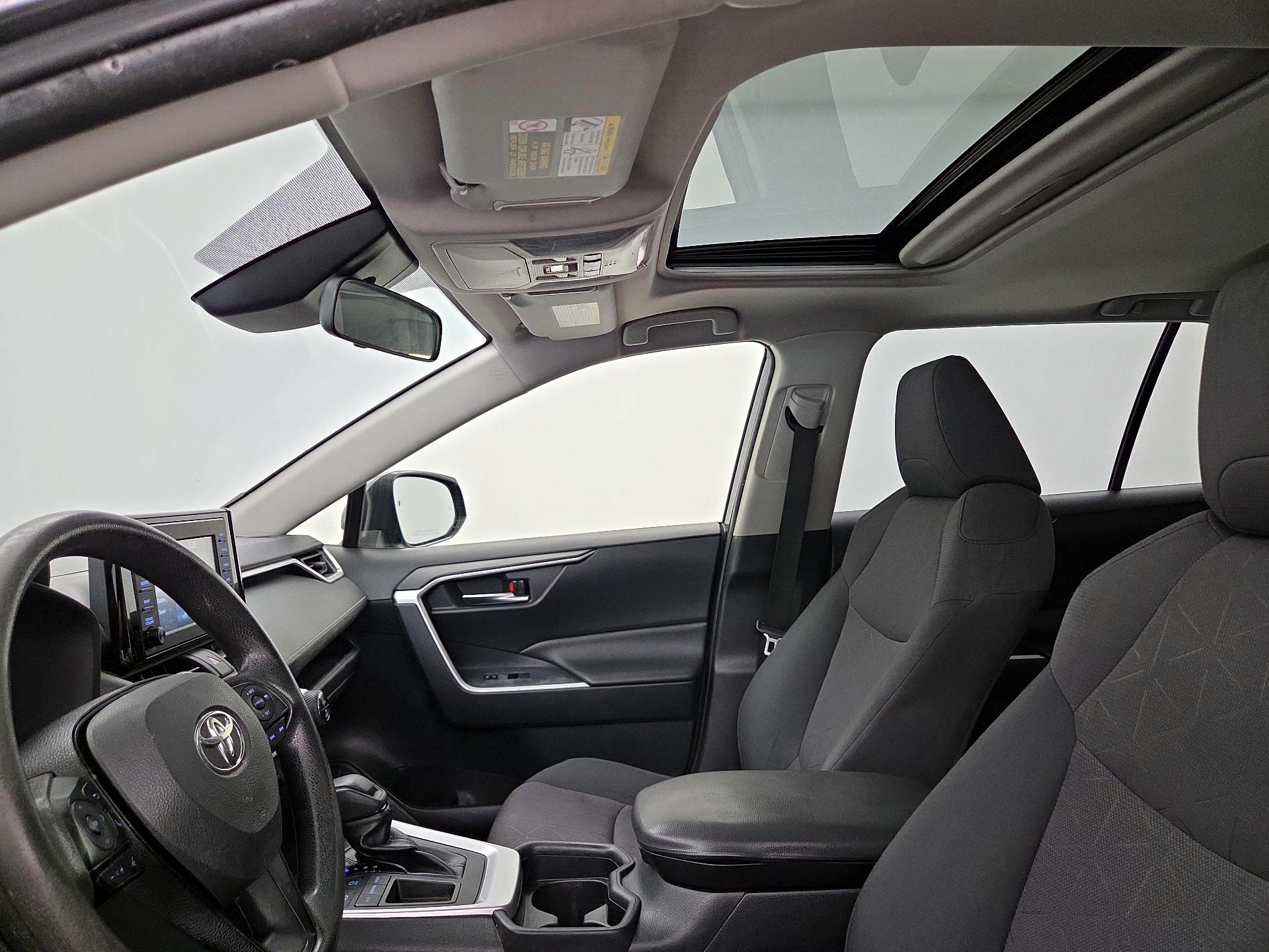 Thumbnail: 2019 Toyota RAV4 - 19