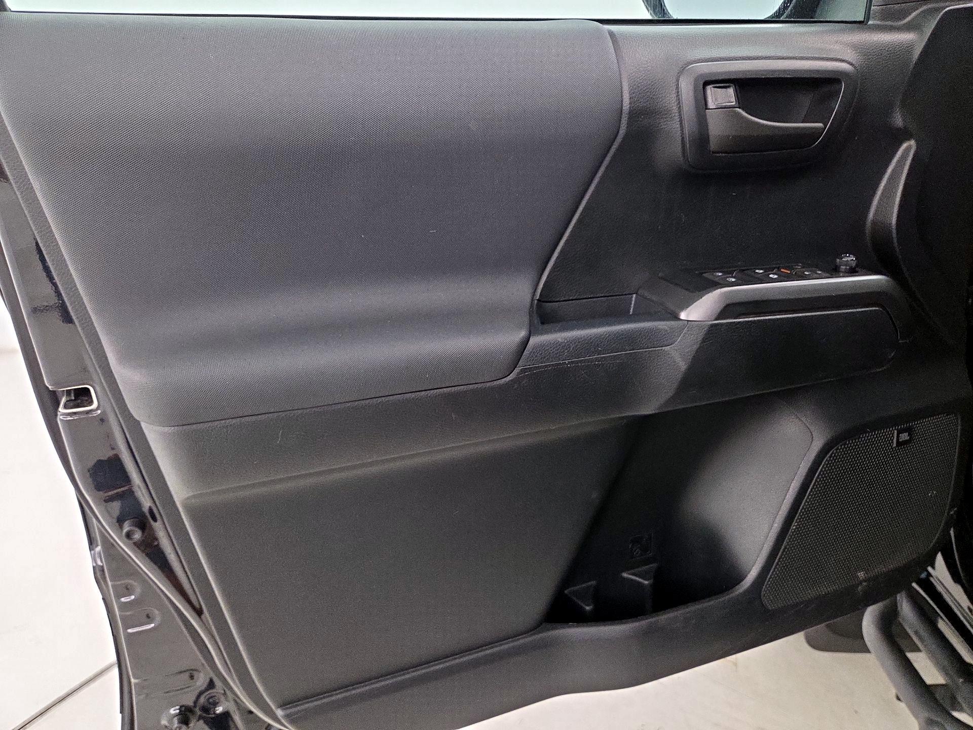 Thumbnail: 2019 Toyota Tacoma - 12