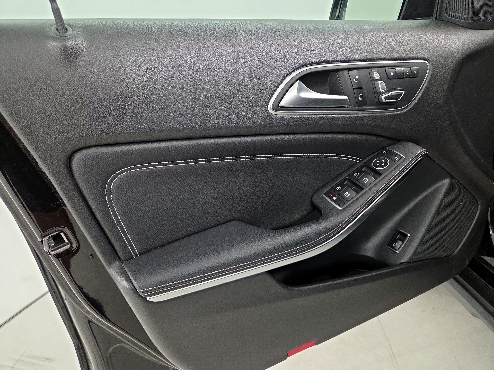 Thumbnail: 2020 Mercedes-Benz GLA - 12