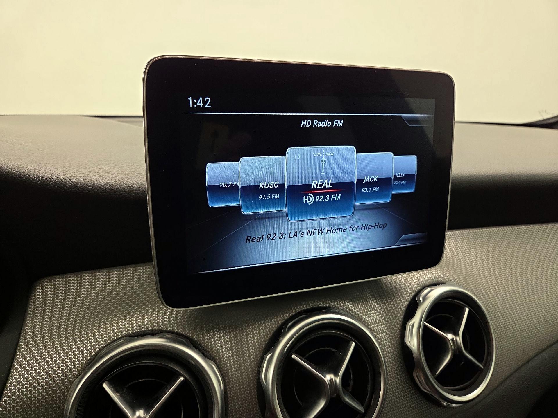 Thumbnail: 2020 Mercedes-Benz GLA - 16