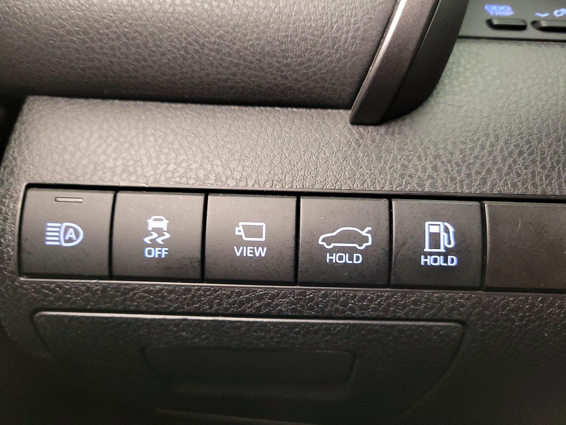 Thumbnail: 2021 Toyota Camry - 13