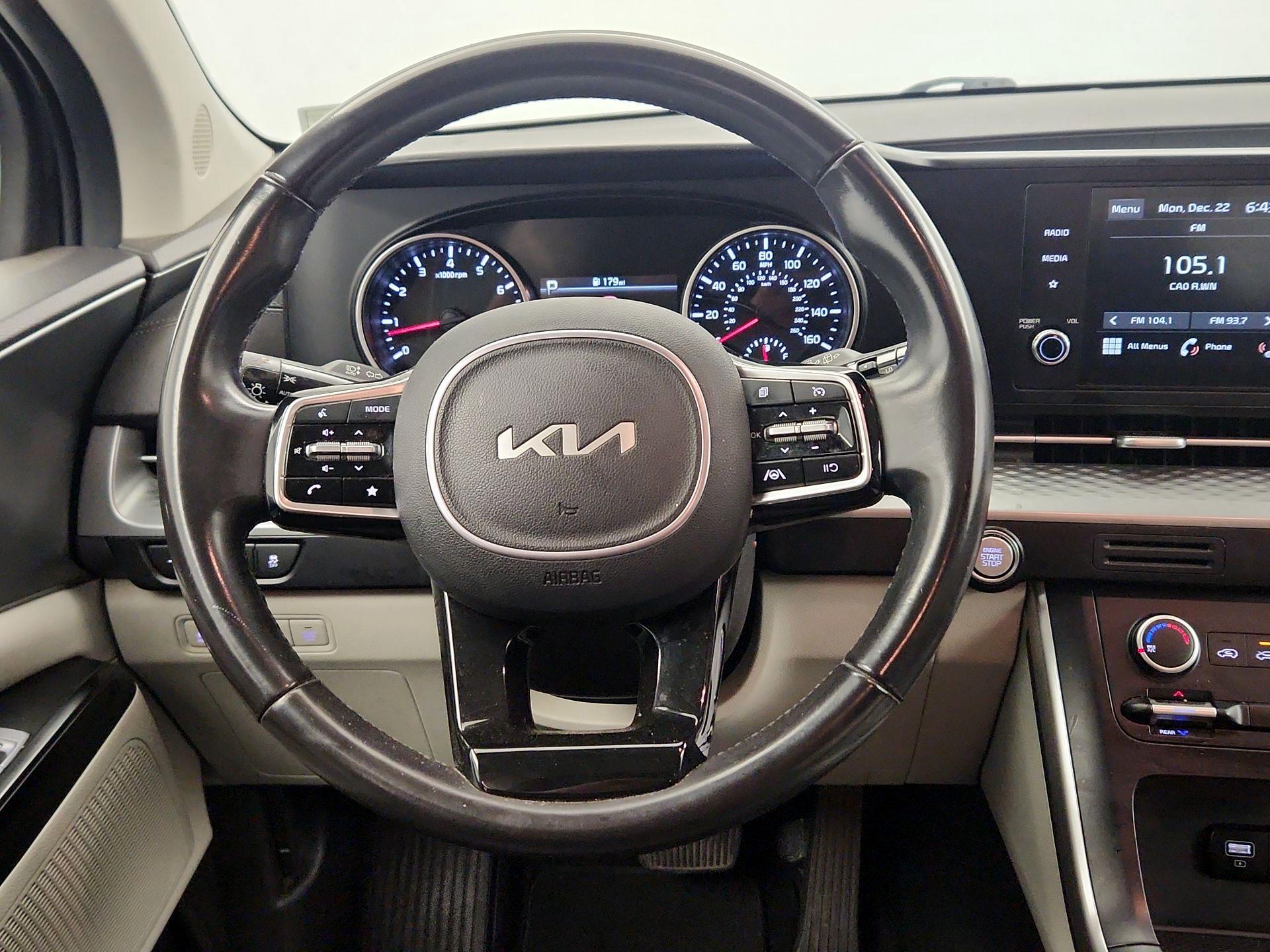 Thumbnail: 2023 Kia Carnival - 10