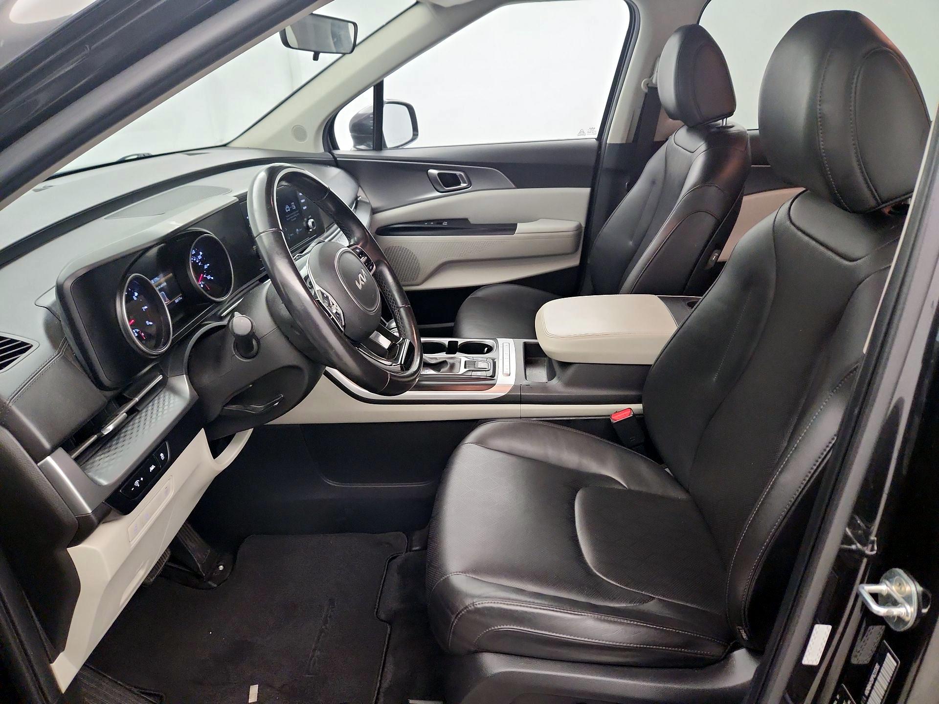 Thumbnail: 2023 Kia Carnival - 11