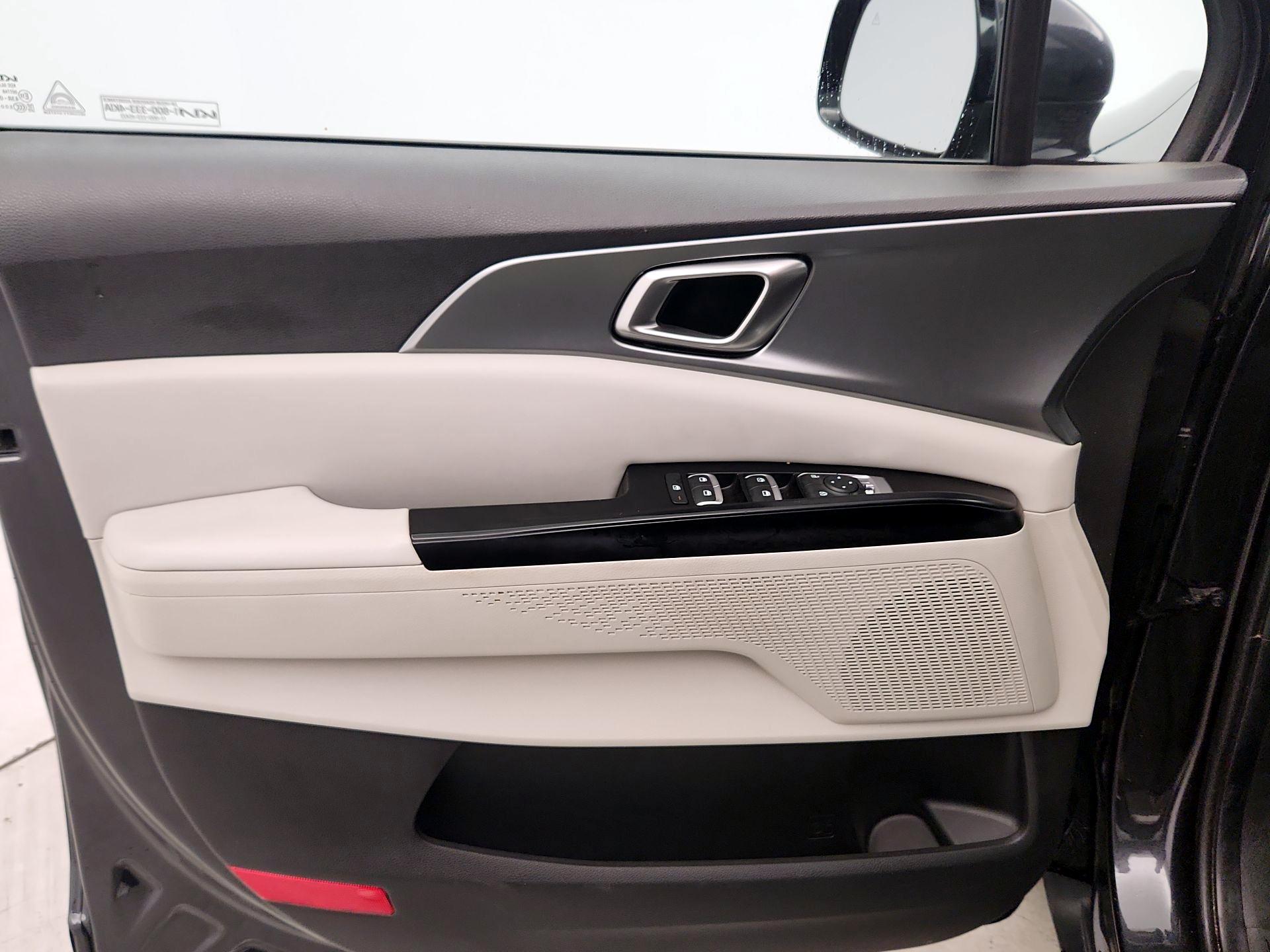 Thumbnail: 2023 Kia Carnival - 12