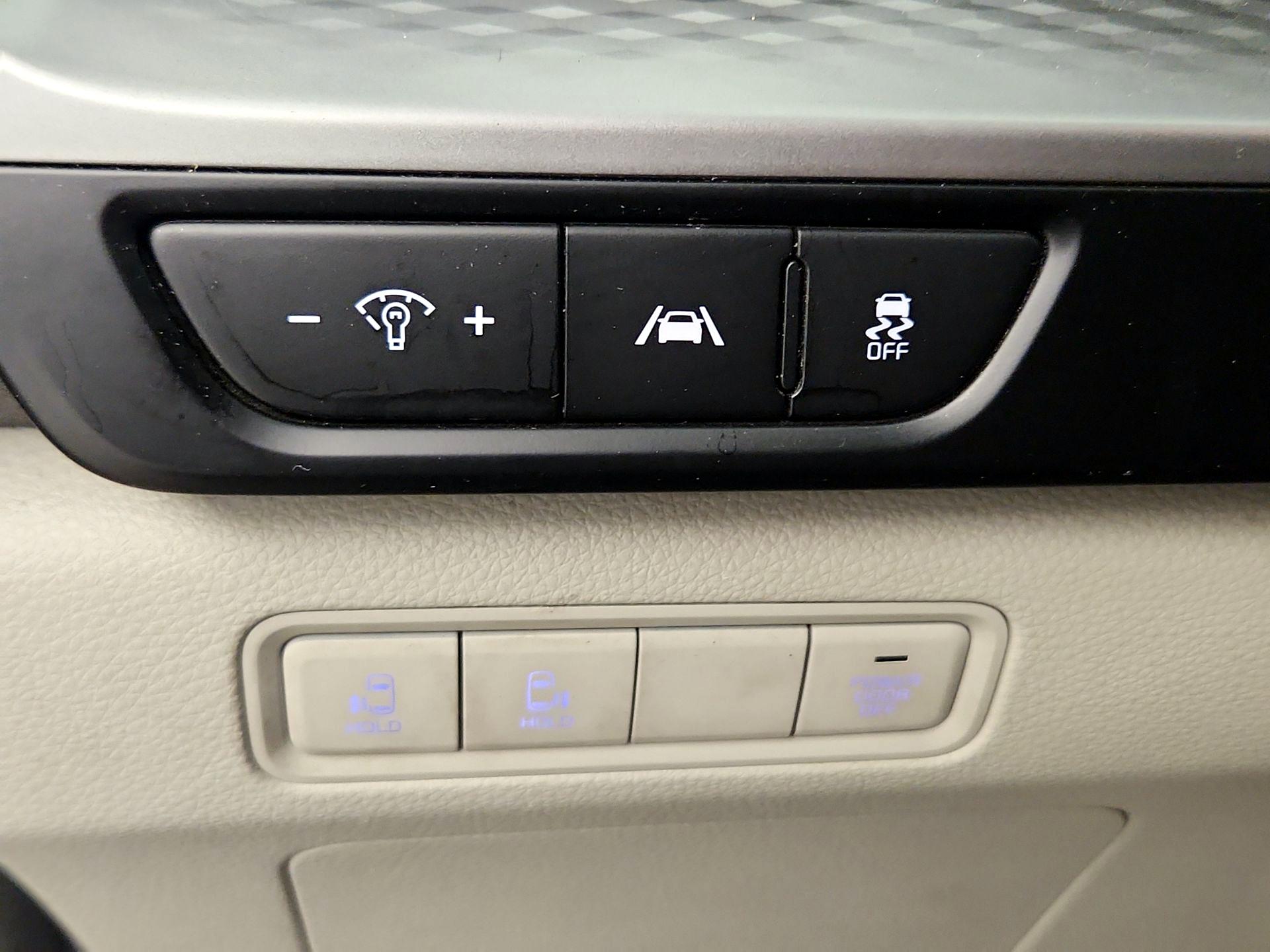 Thumbnail: 2023 Kia Carnival - 13