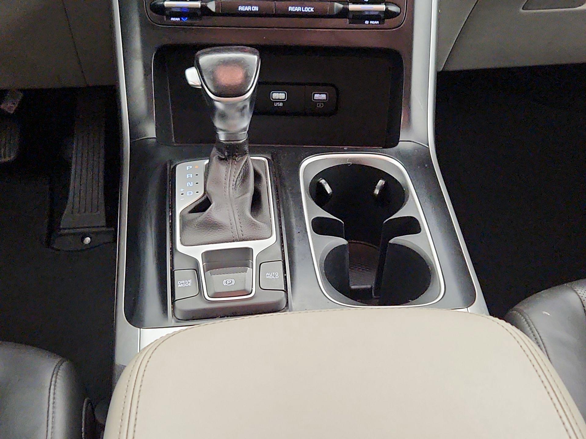 Thumbnail: 2023 Kia Carnival - 17