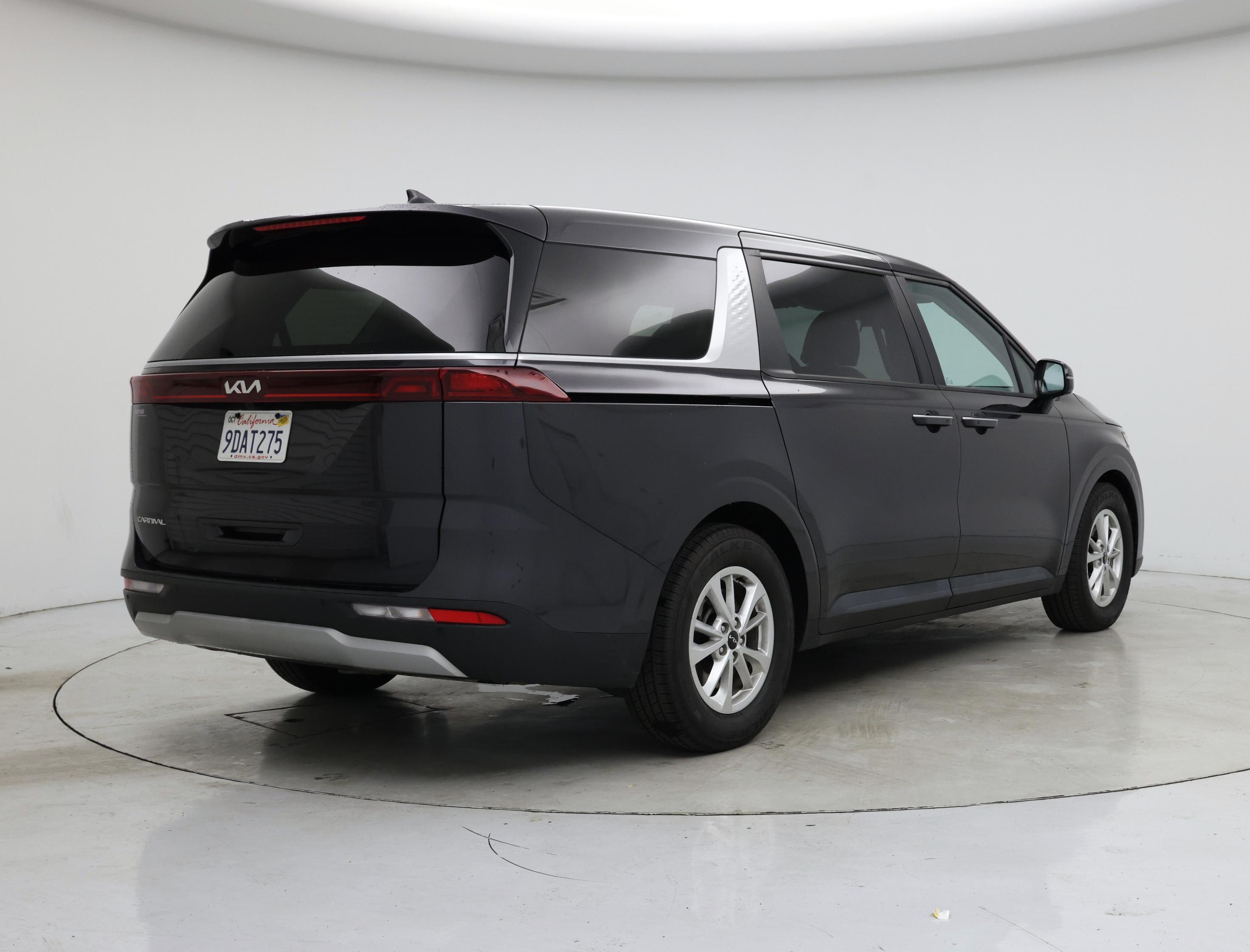 Thumbnail: 2023 Kia Carnival - 8