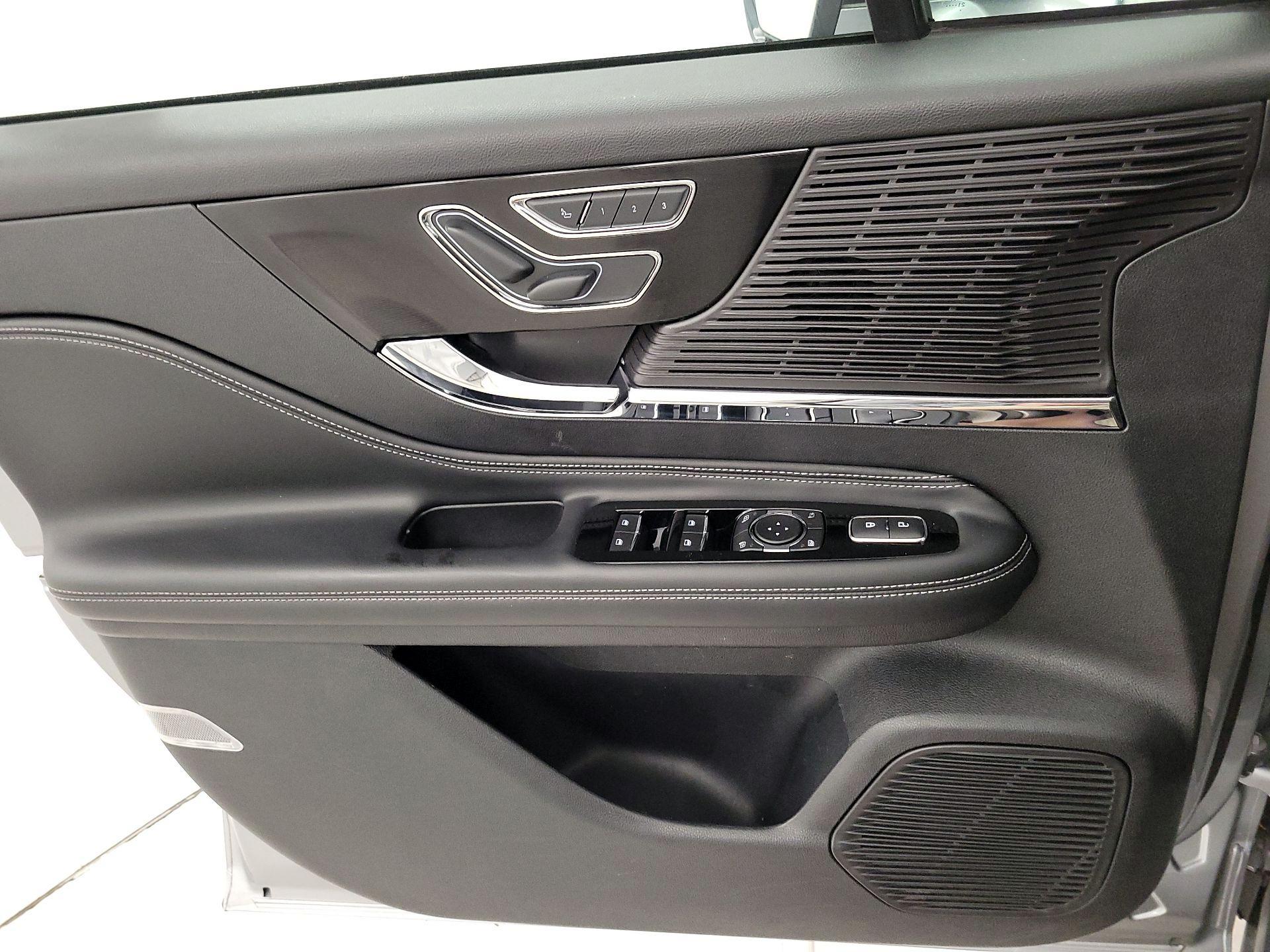 Thumbnail: 2022 Lincoln Corsair - 12