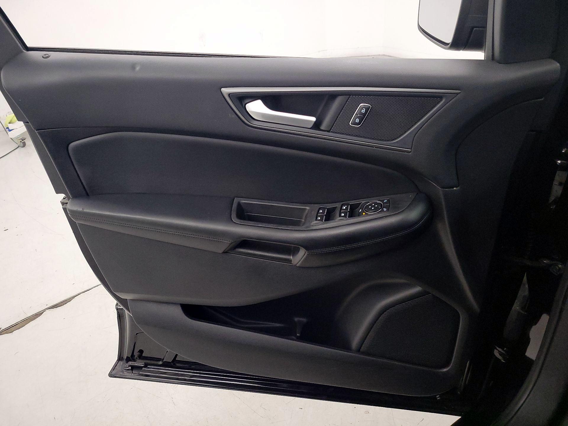 Thumbnail: 2020 Ford Edge - 12