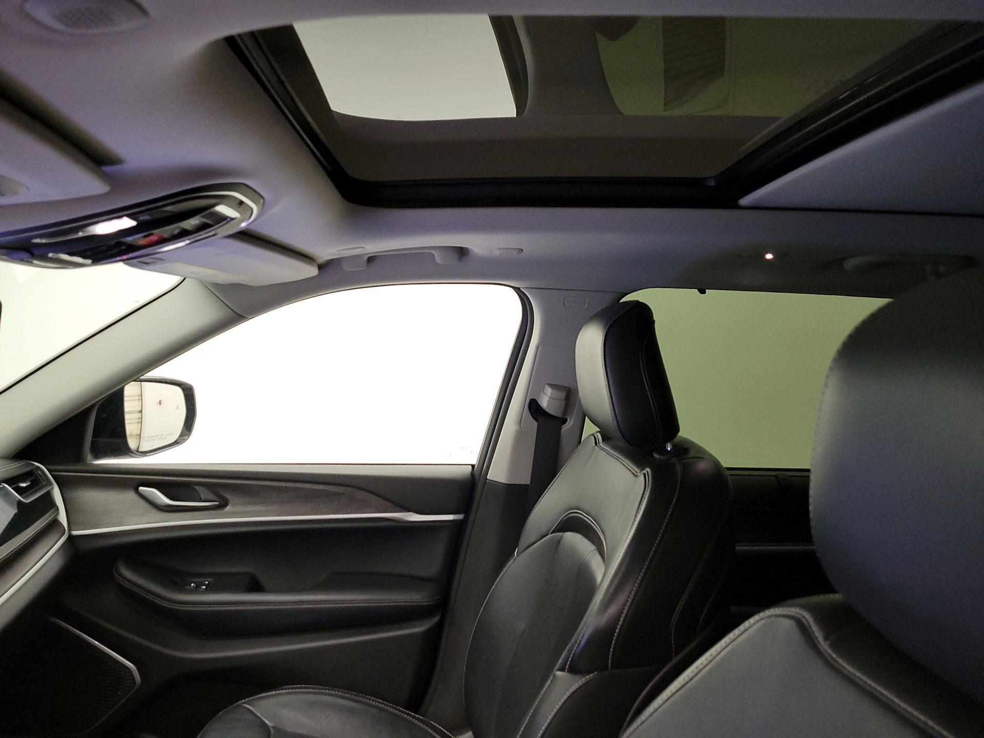 Thumbnail: 2022 Jeep Grand Cherokee L - 20