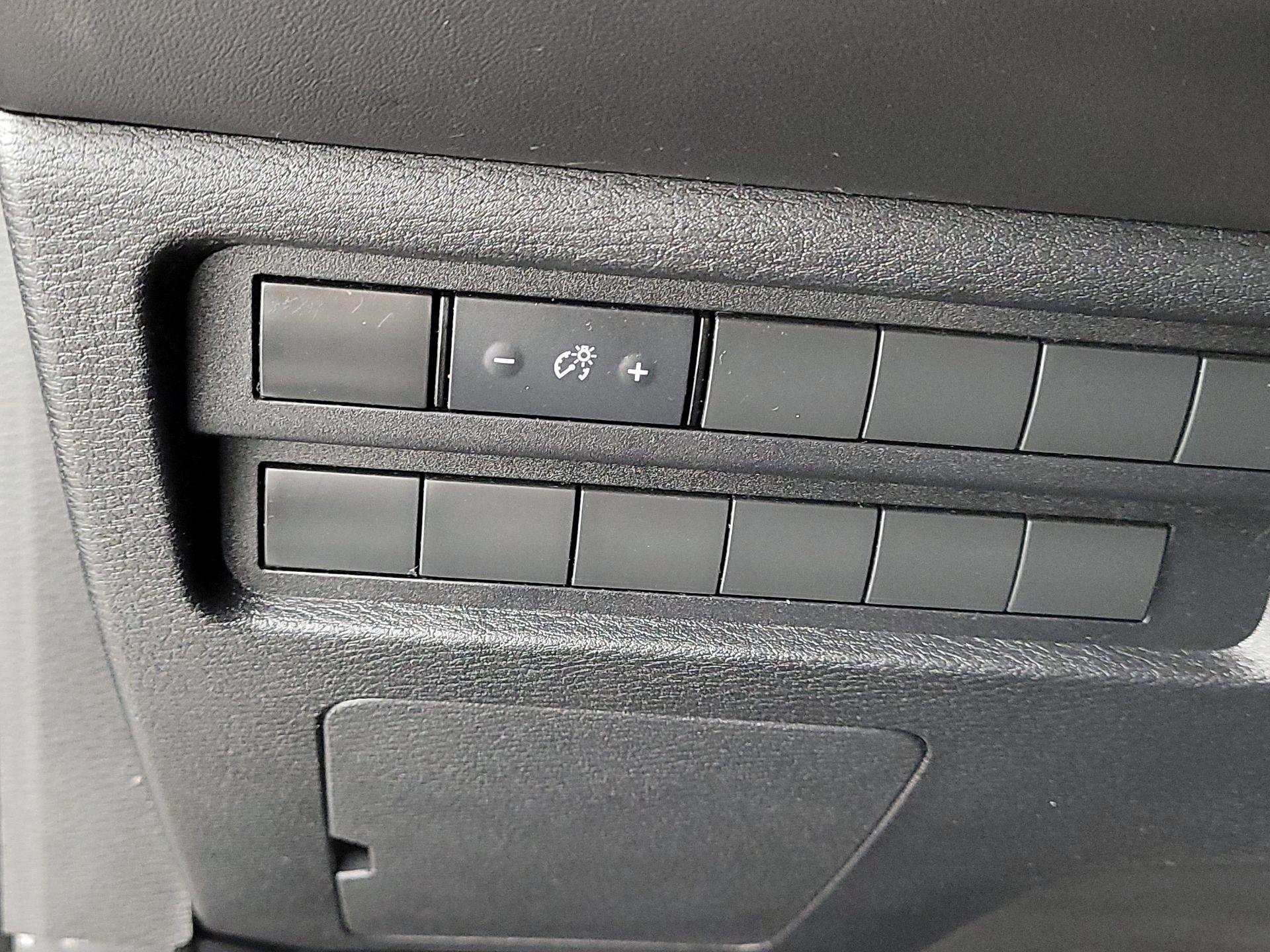 Thumbnail: 2022 Mitsubishi Outlander - 13