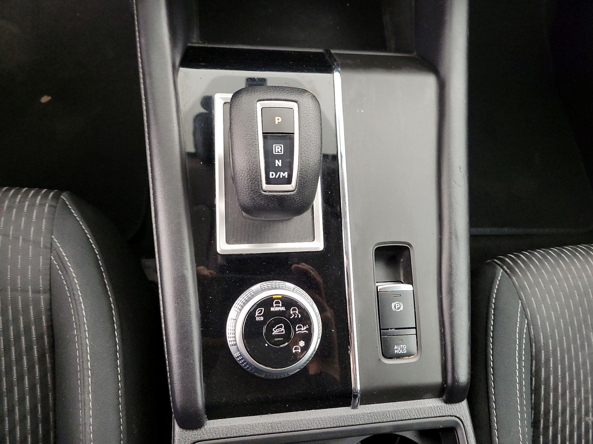 Thumbnail: 2022 Mitsubishi Outlander - 17