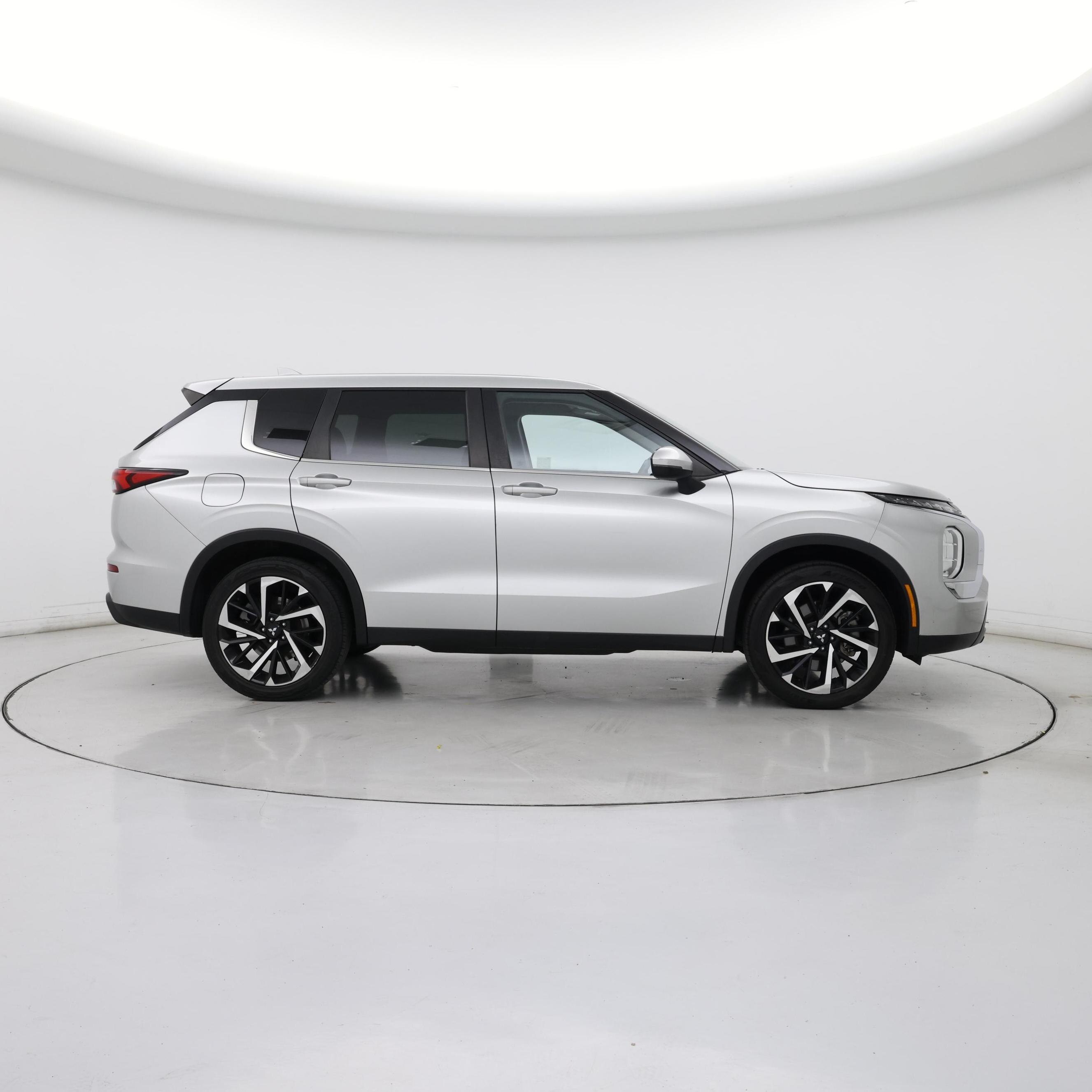 Thumbnail: 2022 Mitsubishi Outlander - 7