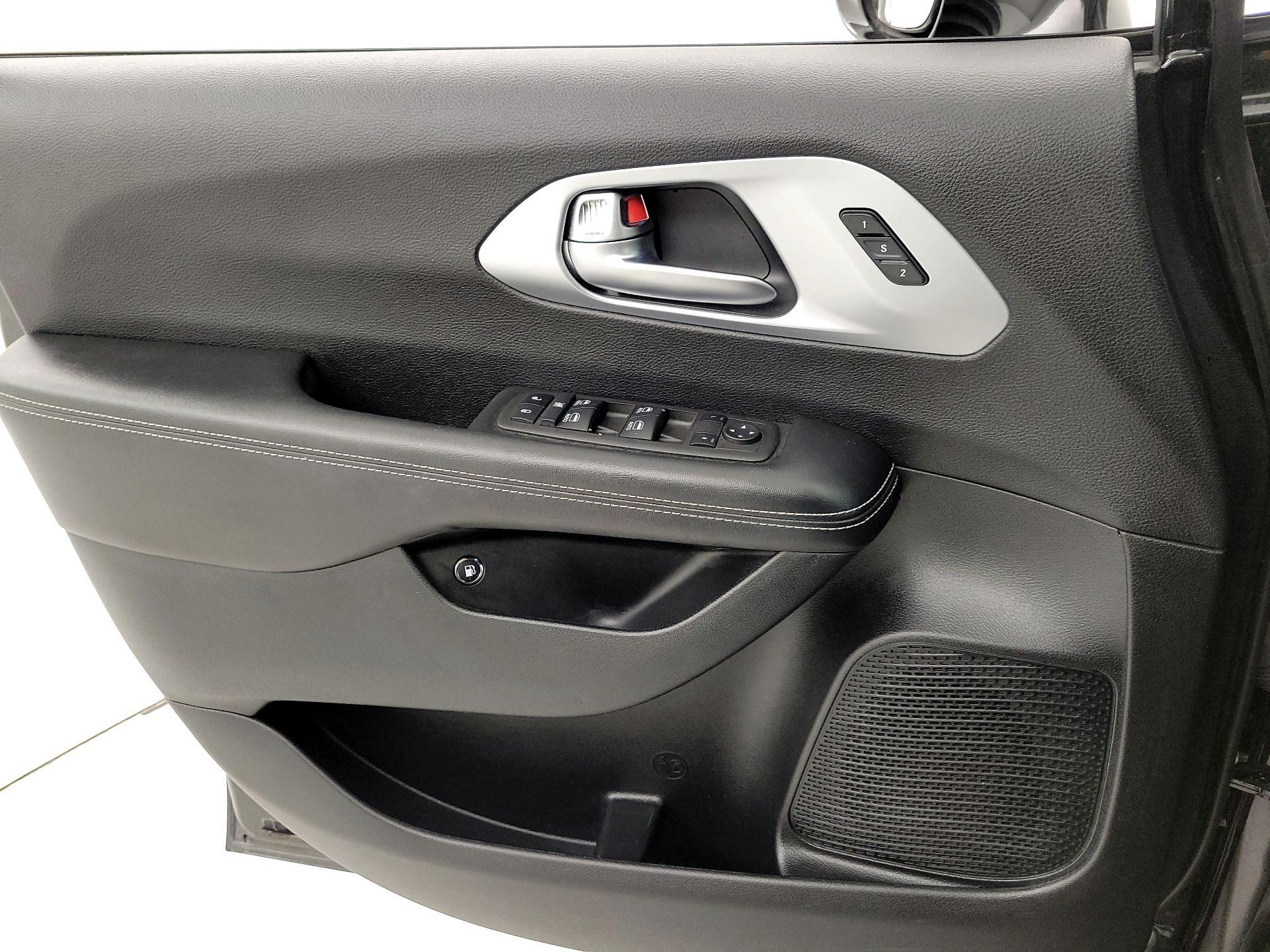 Thumbnail: 2022 Chrysler Pacifica - 12