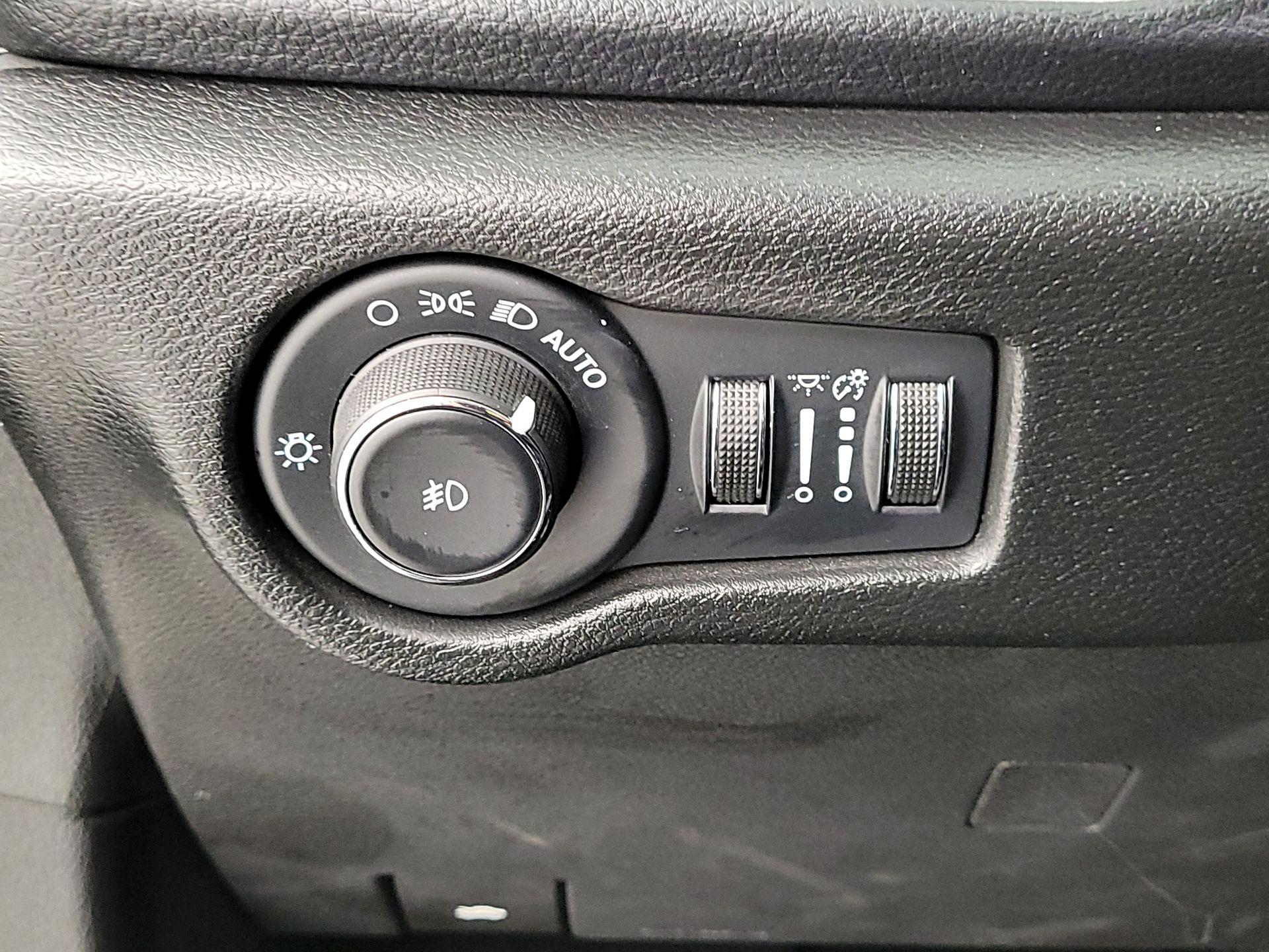 Thumbnail: 2022 Chrysler Pacifica - 13