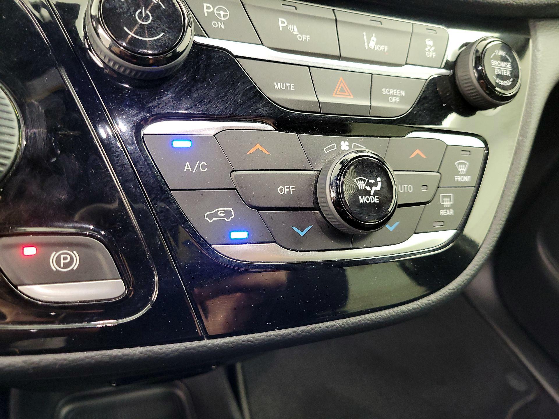 Thumbnail: 2022 Chrysler Pacifica - 17