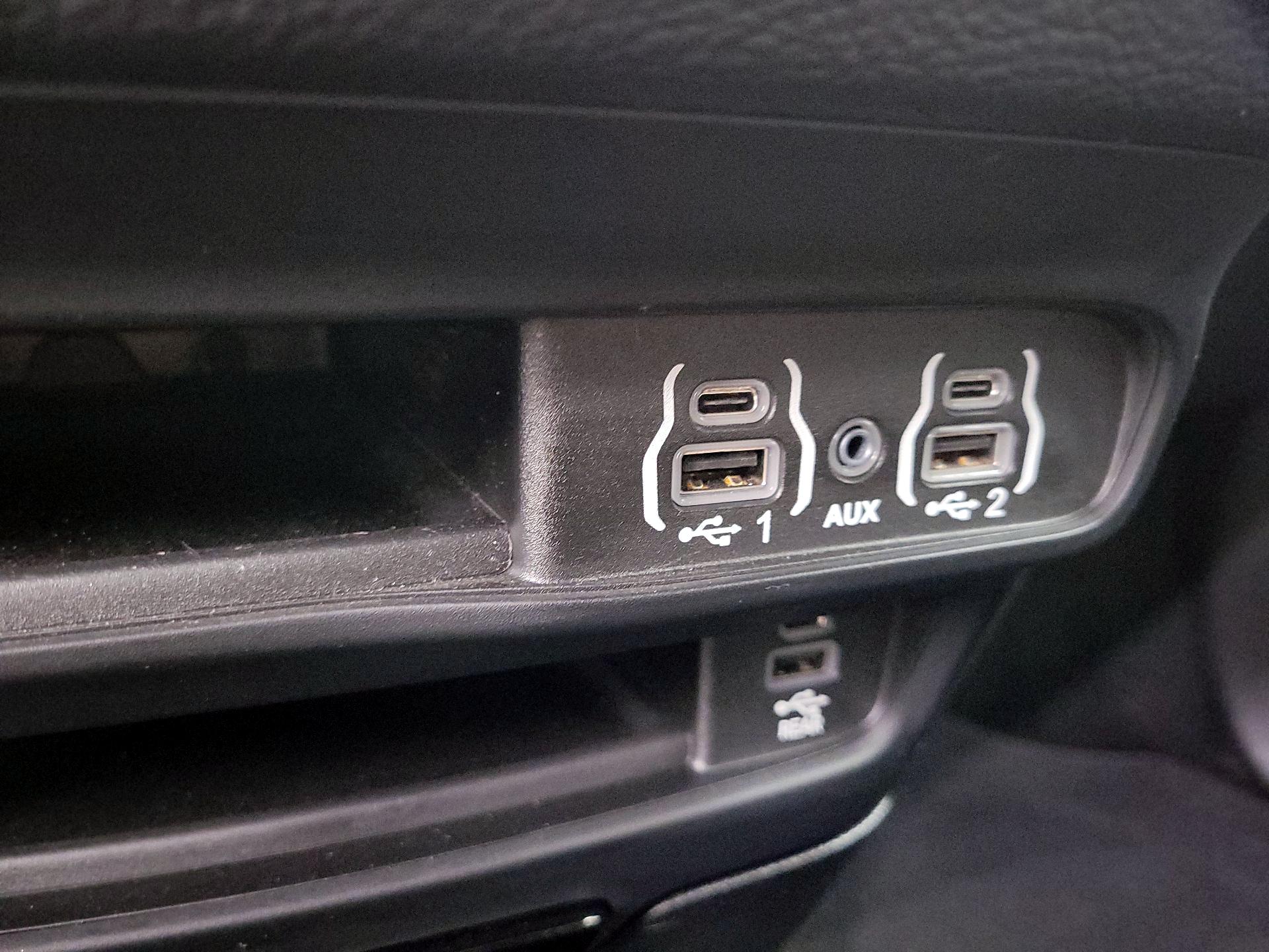 Thumbnail: 2022 Chrysler Pacifica - 19