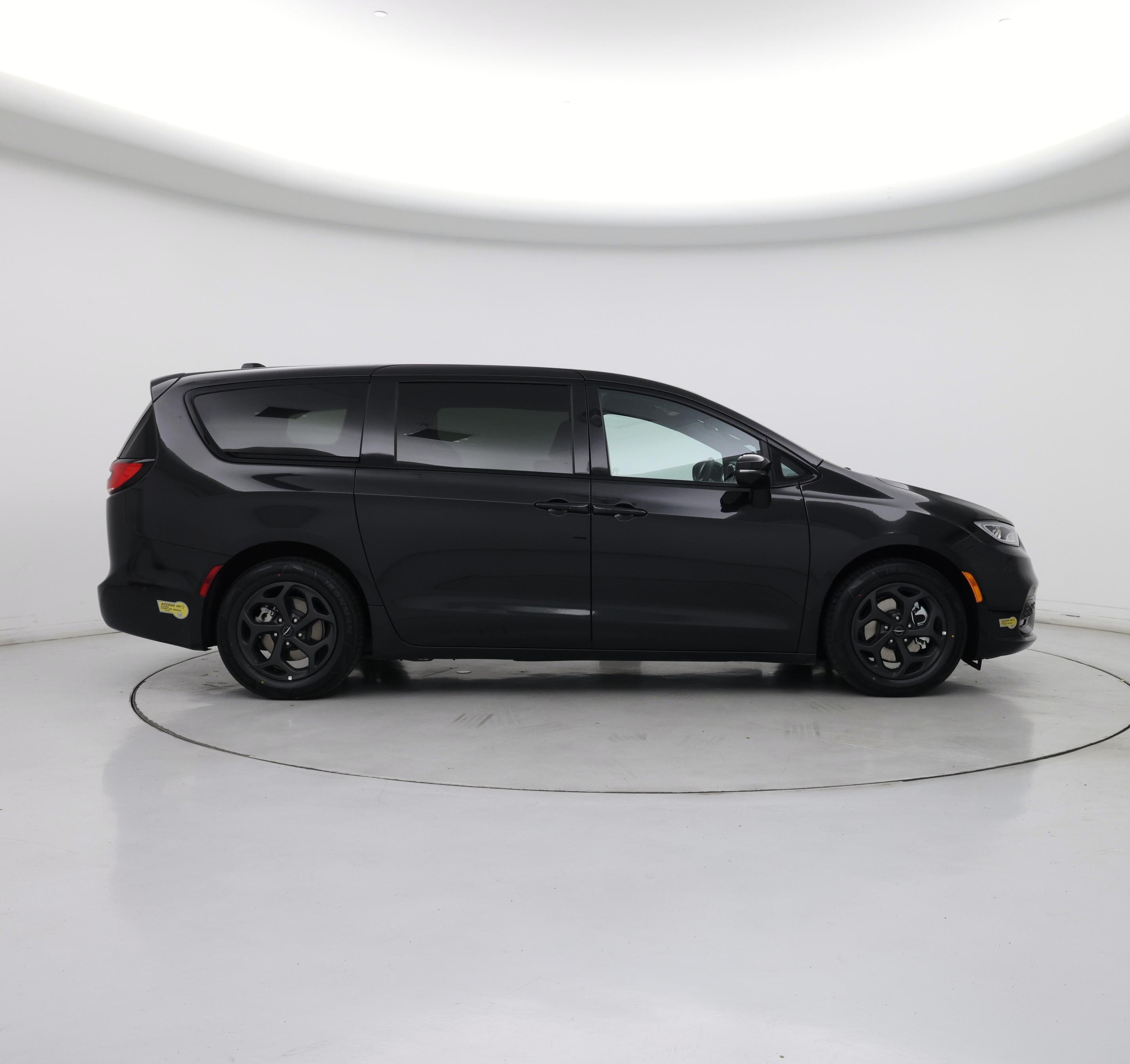 Thumbnail: 2022 Chrysler Pacifica - 7