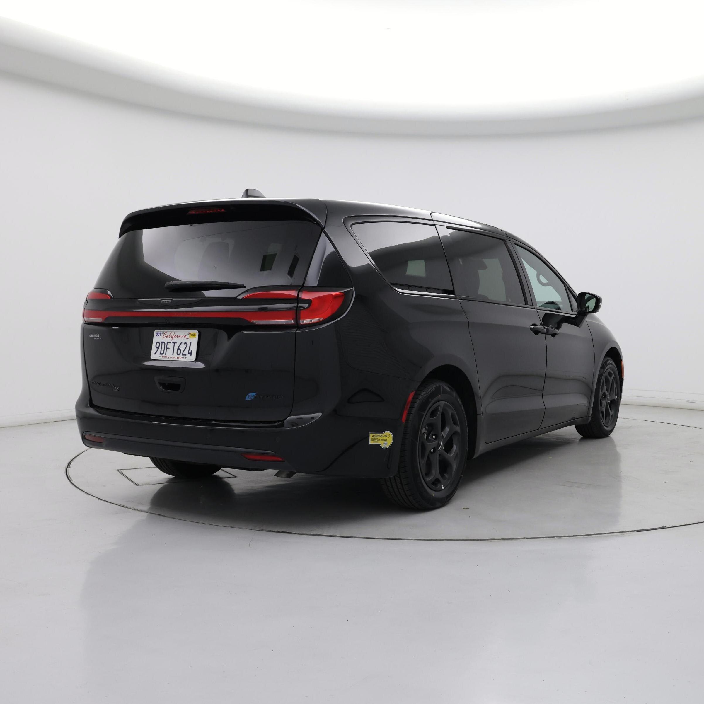 Thumbnail: 2022 Chrysler Pacifica - 8