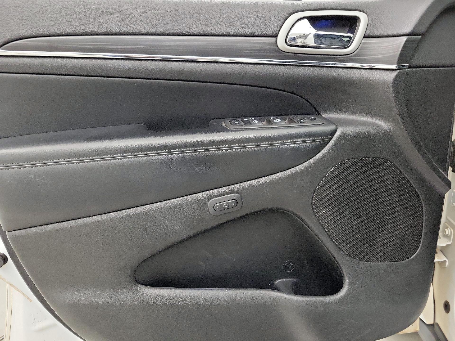 Thumbnail: 2022 Jeep Grand Cherokee - 12