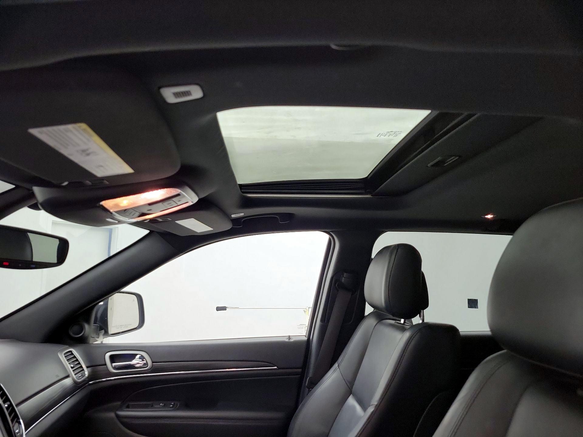 Thumbnail: 2022 Jeep Grand Cherokee - 20