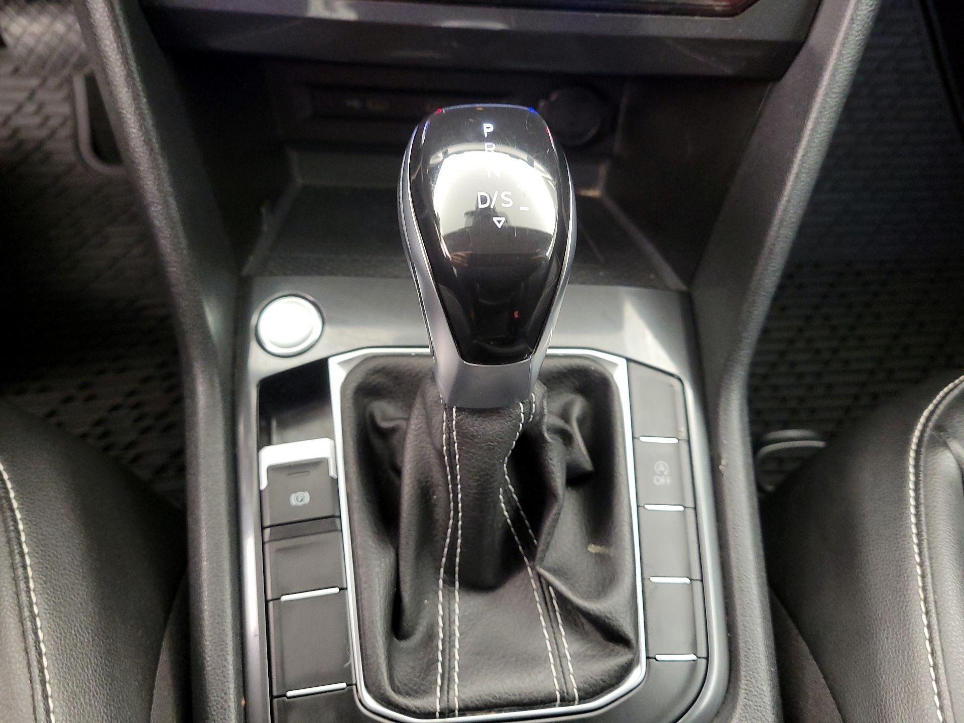 Thumbnail: 2022 Volkswagen Tiguan - 17