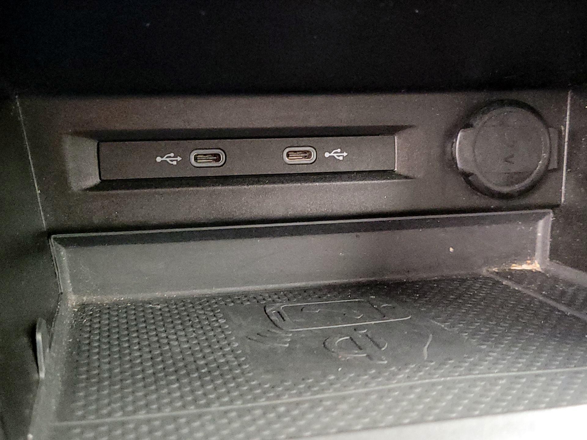 Thumbnail: 2022 Volkswagen Tiguan - 18