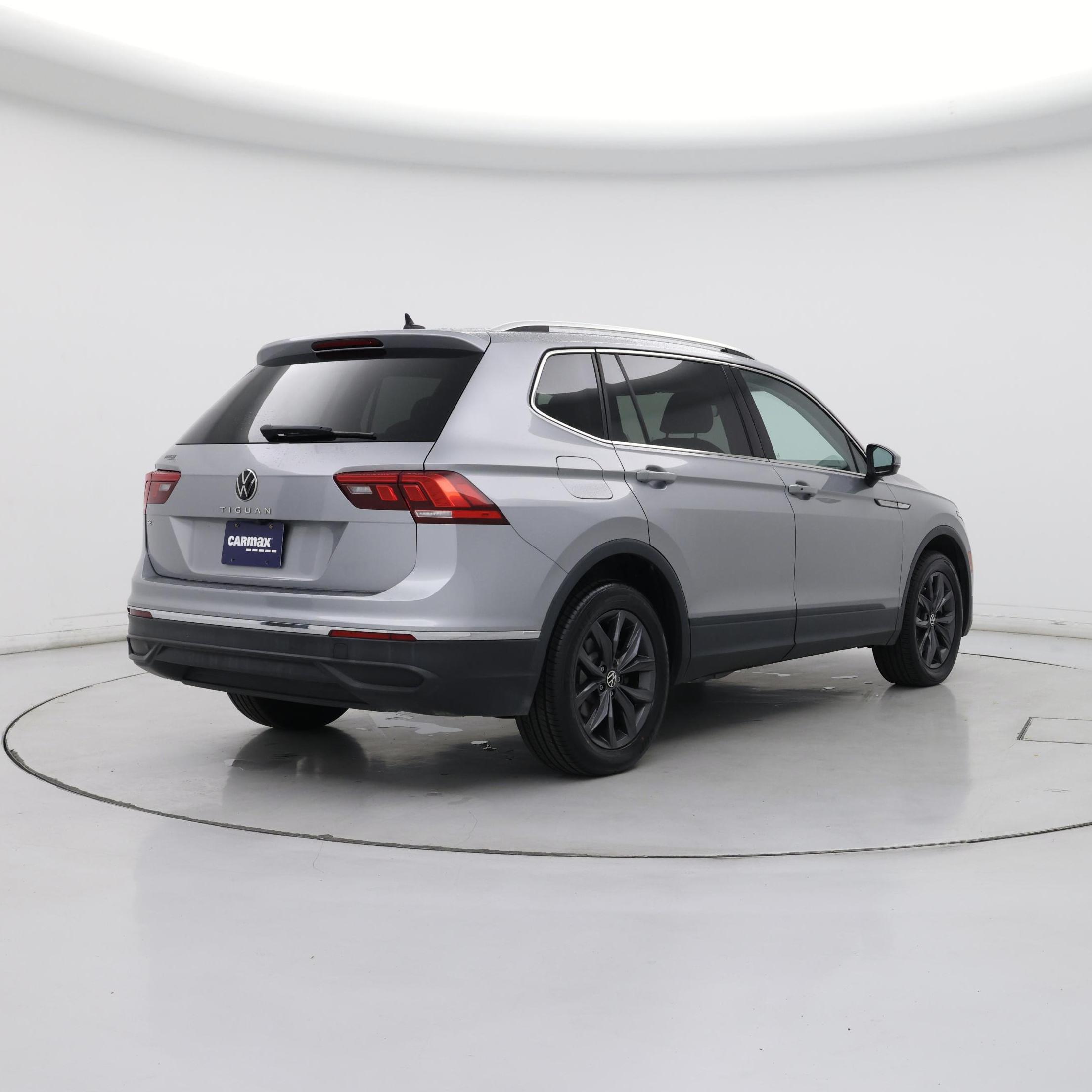 Thumbnail: 2022 Volkswagen Tiguan - 8