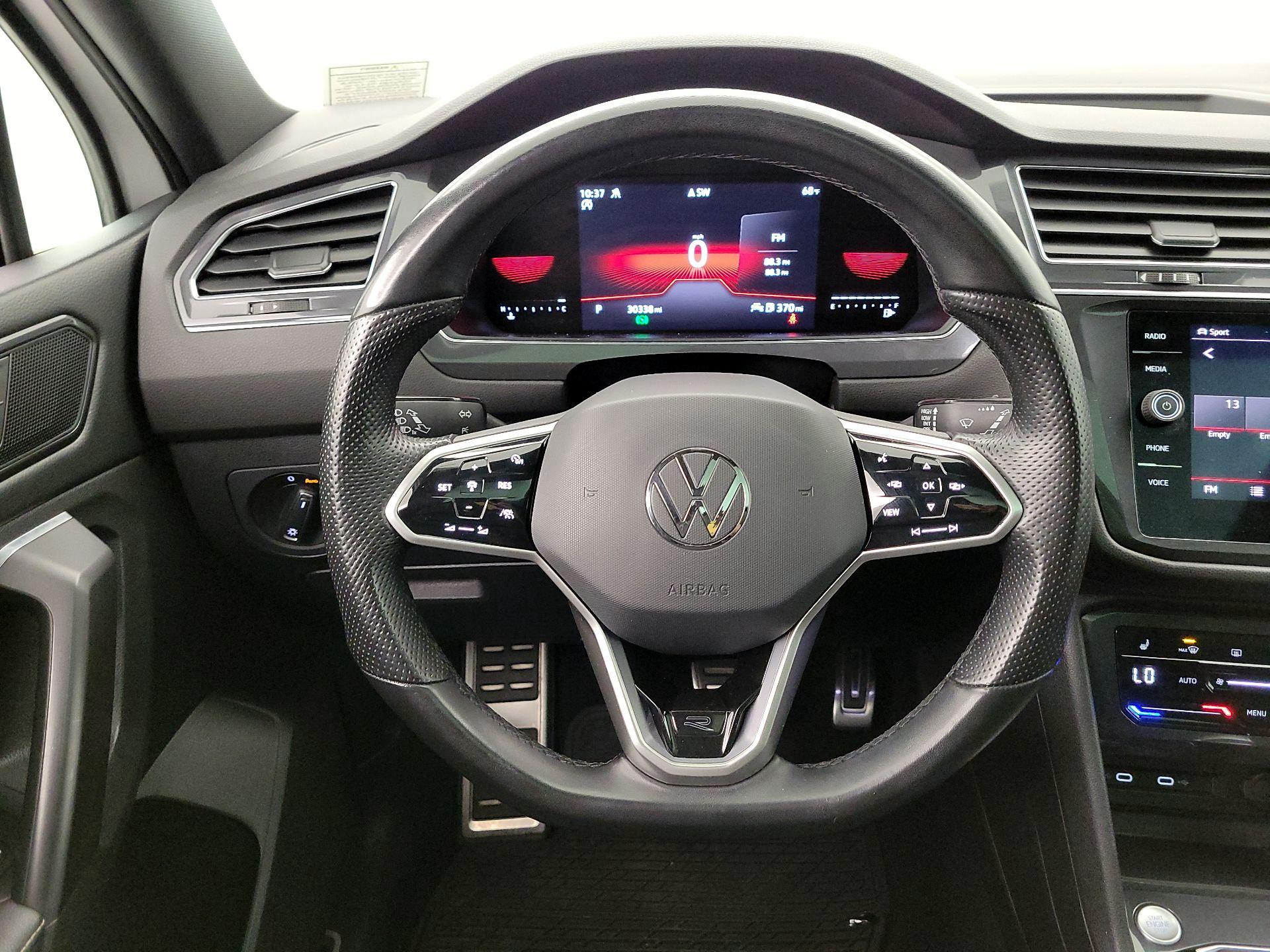 Thumbnail: 2023 Volkswagen Tiguan - 10