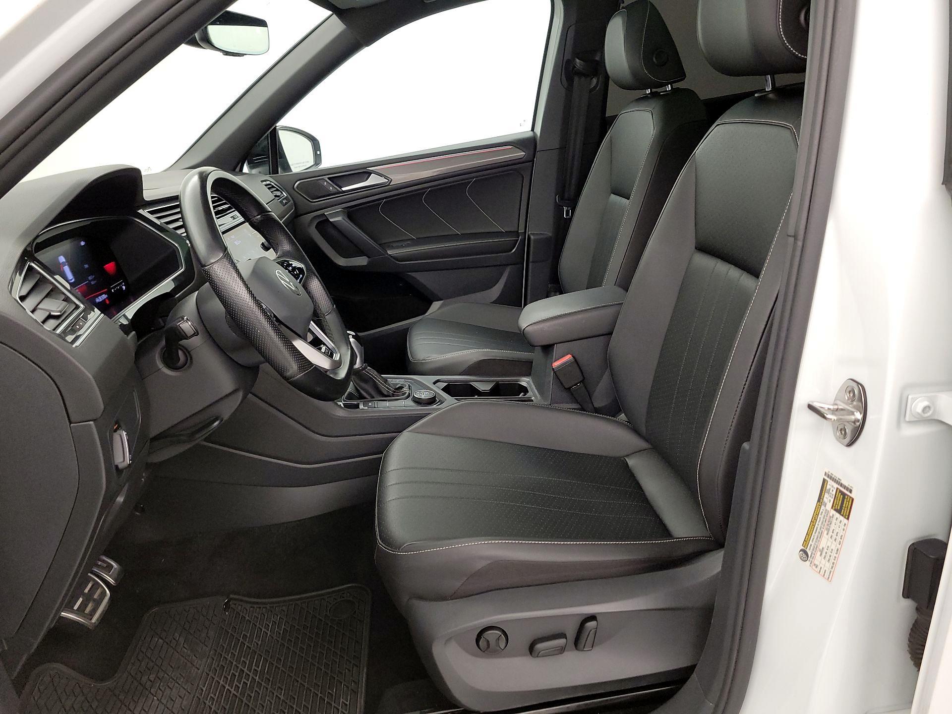 Thumbnail: 2023 Volkswagen Tiguan - 11