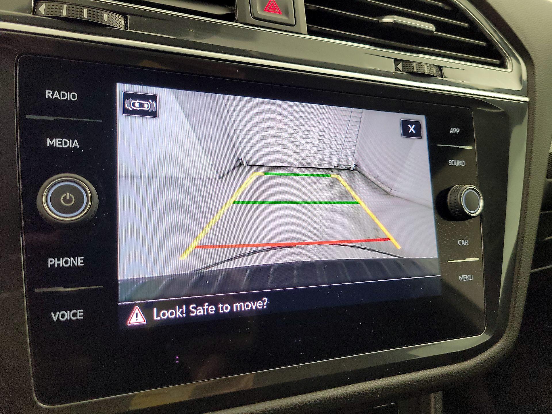 Thumbnail: 2023 Volkswagen Tiguan - 14