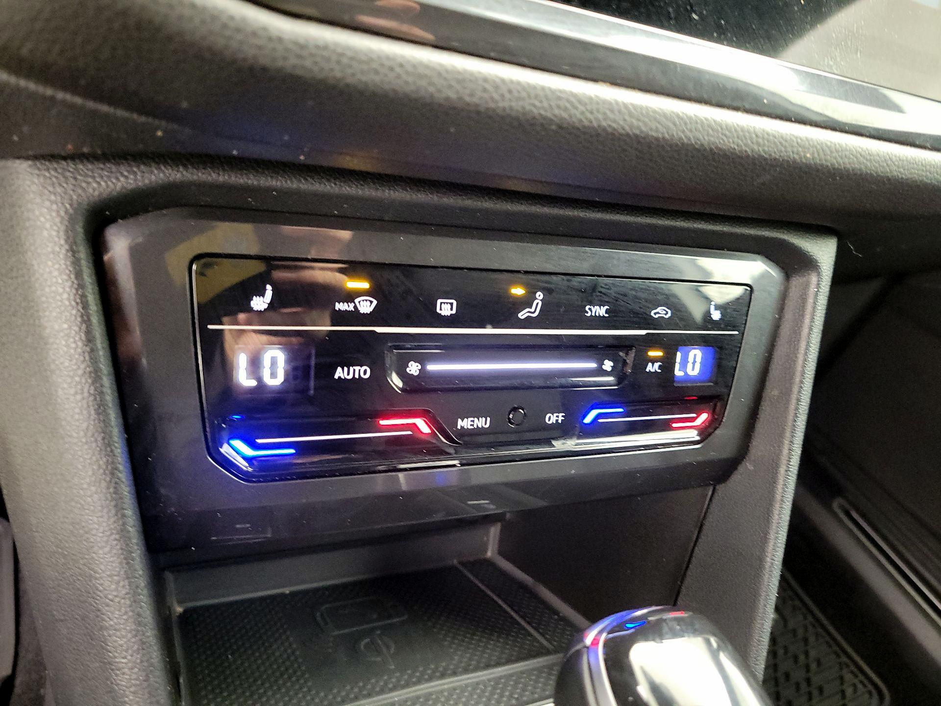 Thumbnail: 2023 Volkswagen Tiguan - 16