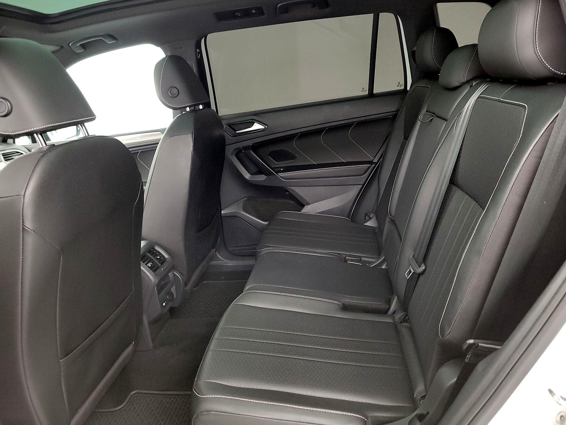 Thumbnail: 2023 Volkswagen Tiguan - 20