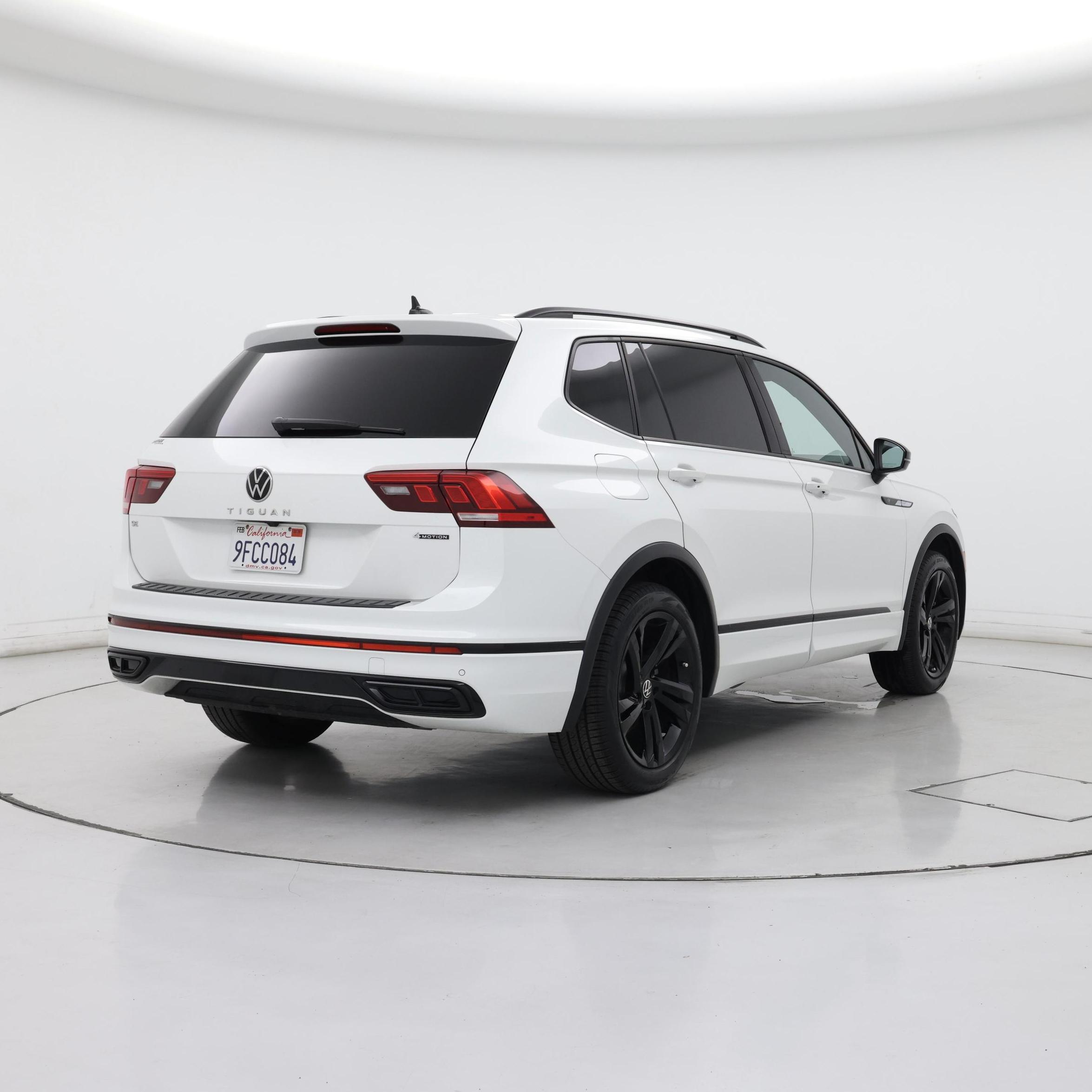 Thumbnail: 2023 Volkswagen Tiguan - 8