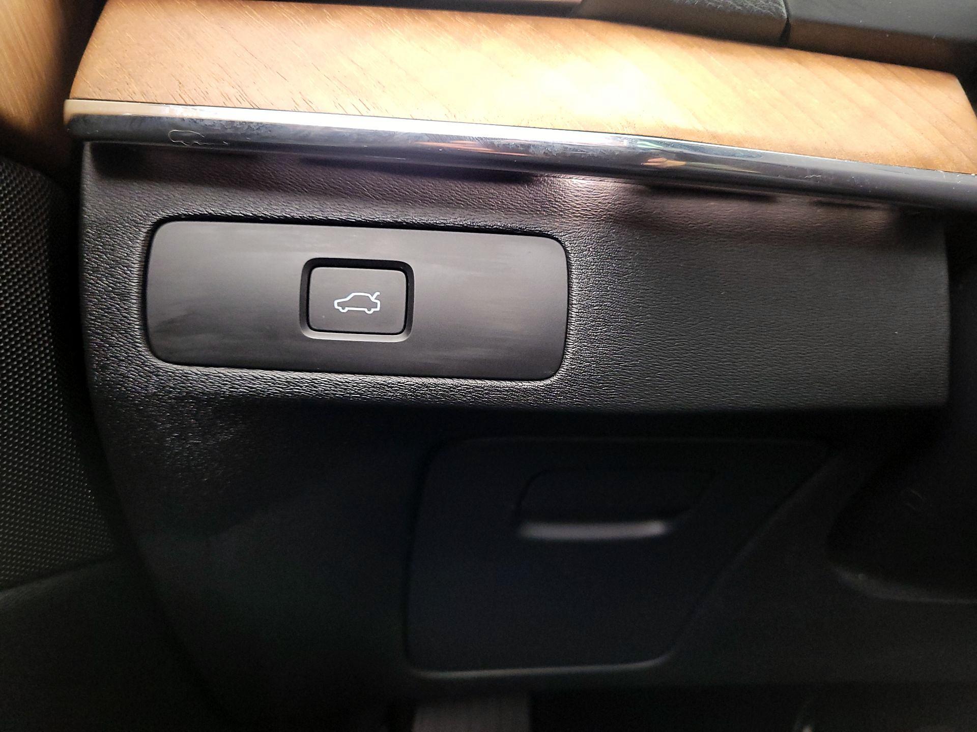 Thumbnail: 2023 Volvo XC90 - 13