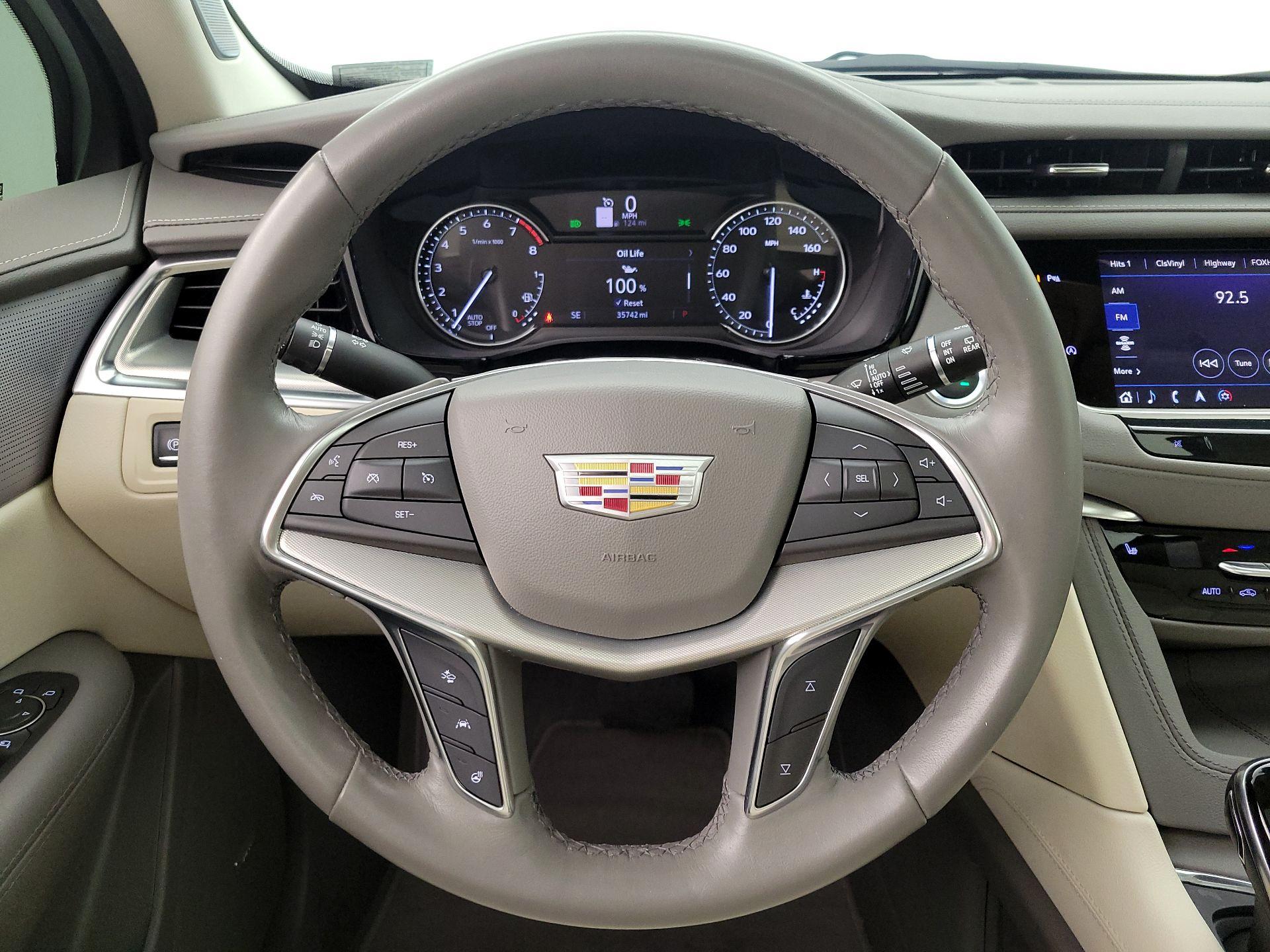 Thumbnail: 2022 Cadillac XT5 - 10