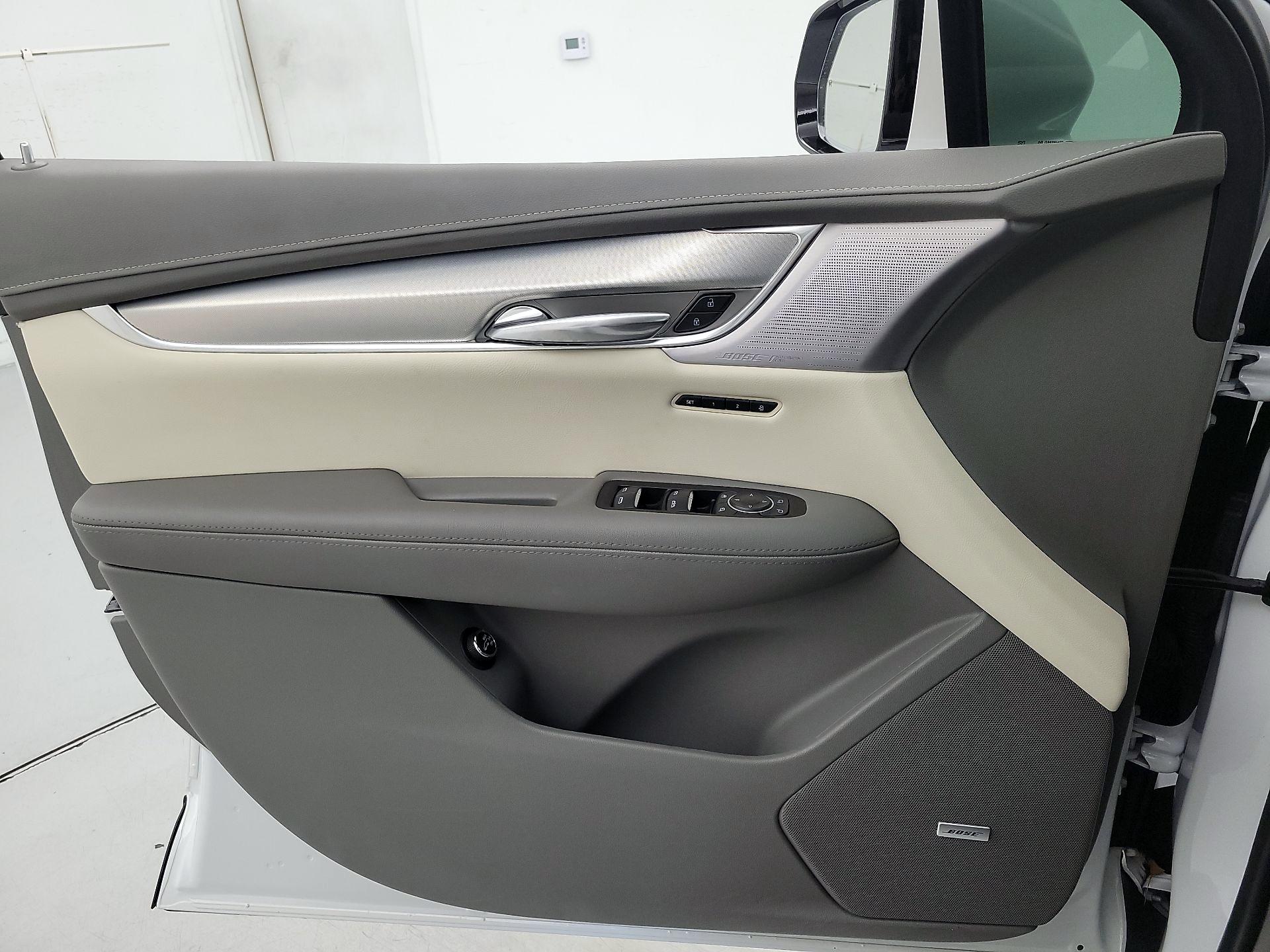 Thumbnail: 2022 Cadillac XT5 - 12