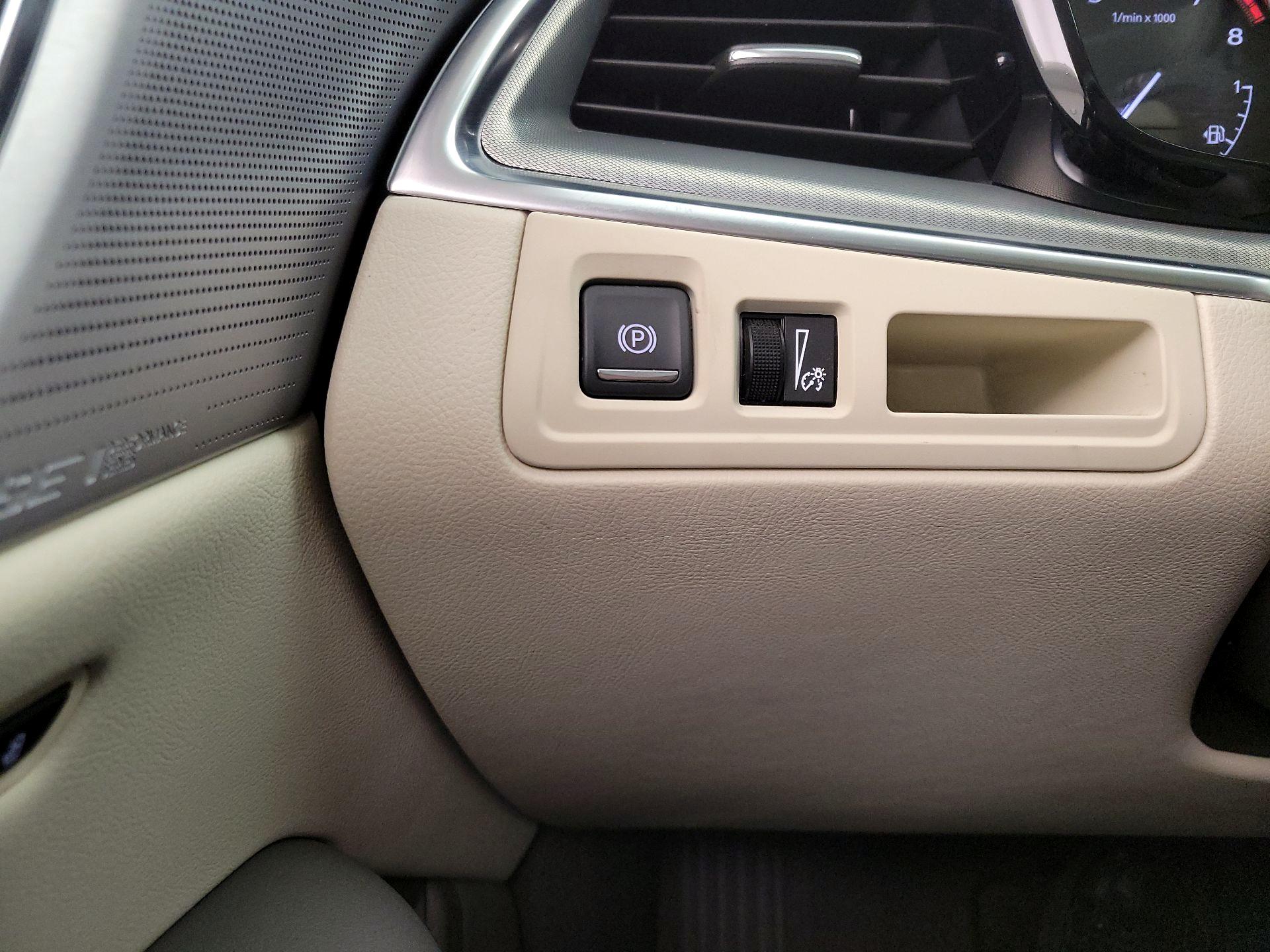 Thumbnail: 2022 Cadillac XT5 - 13