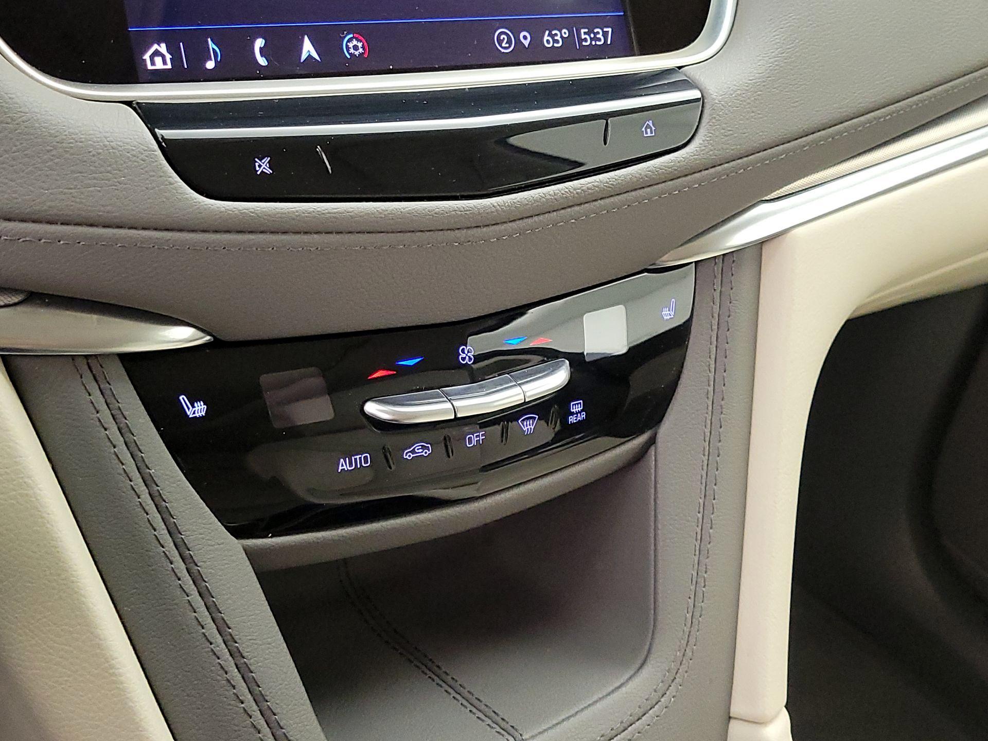 Thumbnail: 2022 Cadillac XT5 - 16