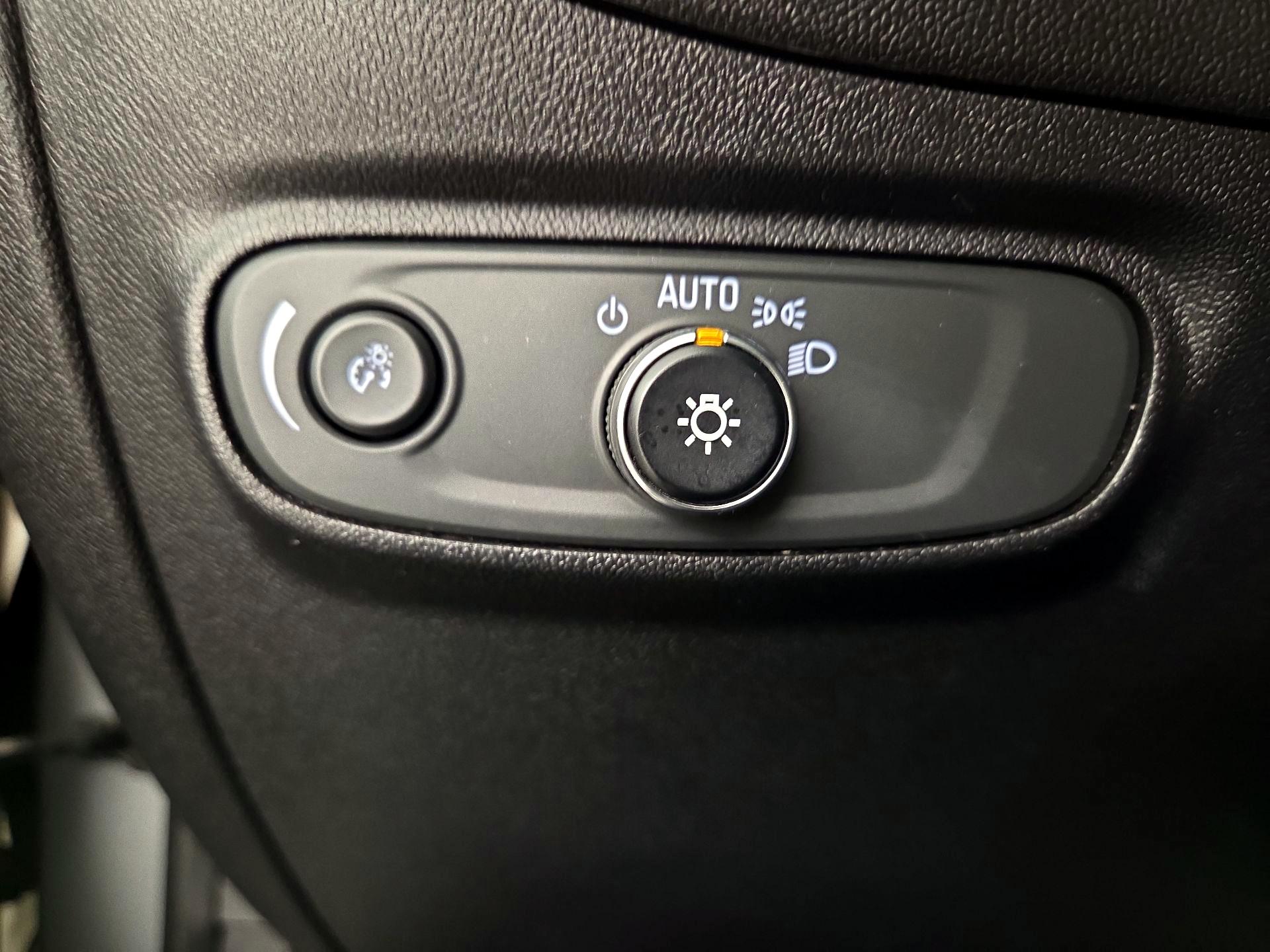 Thumbnail: 2018 Chevrolet Equinox - 13