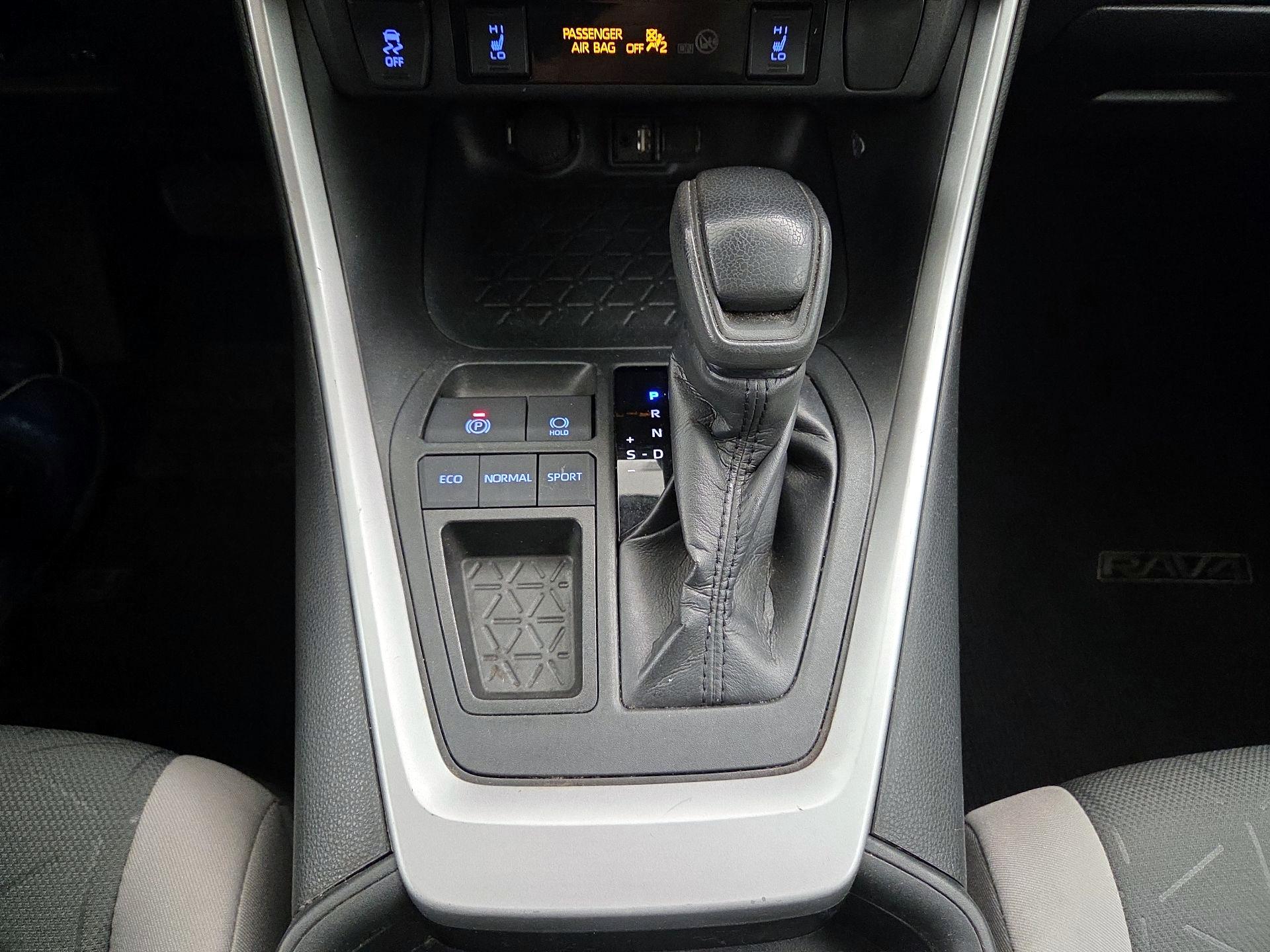 Thumbnail: 2019 Toyota RAV4 - 17