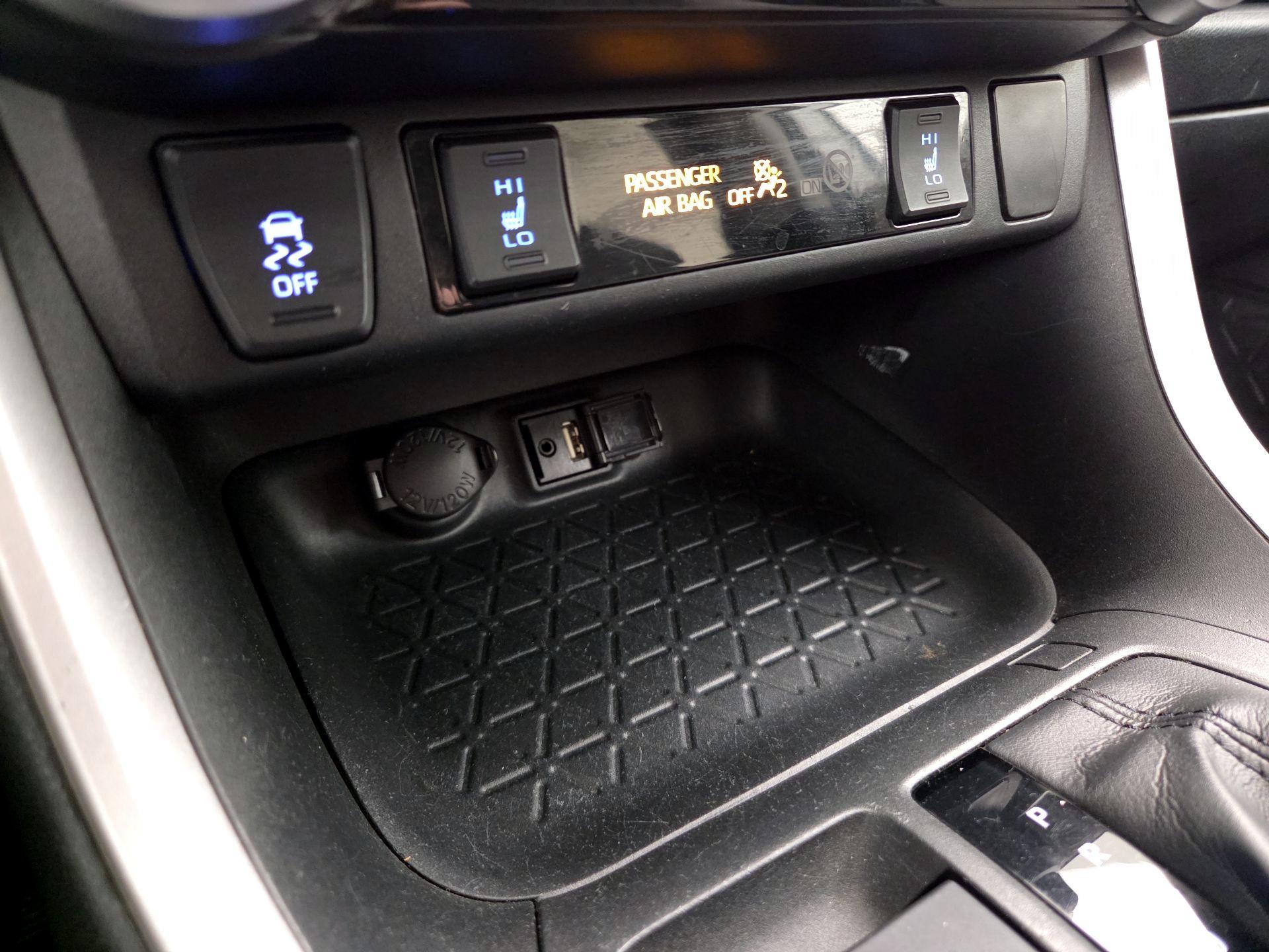 Thumbnail: 2019 Toyota RAV4 - 18